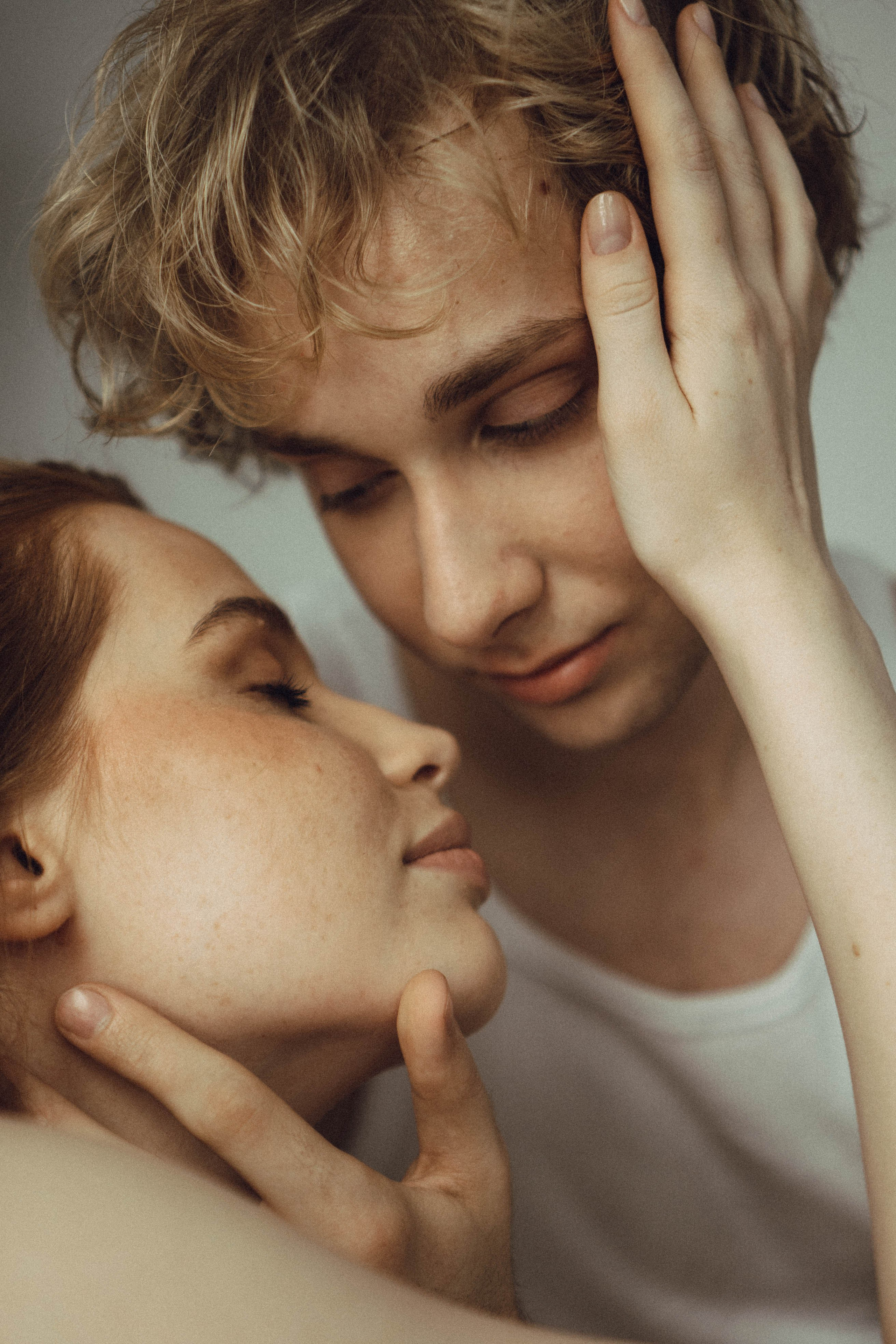 СВАДЕБНАЯ СЬЕМКА В ОТЕЛЕ. СБОРЫ ЖЕНИХА И НЕВЕСТЫ И ТАКЖЕ ТОР И ПОДГОТОВКА К ПРОГУЛКЕ. Профессиональный фотограф, Санкт-Петербург — Виктория Богомолова