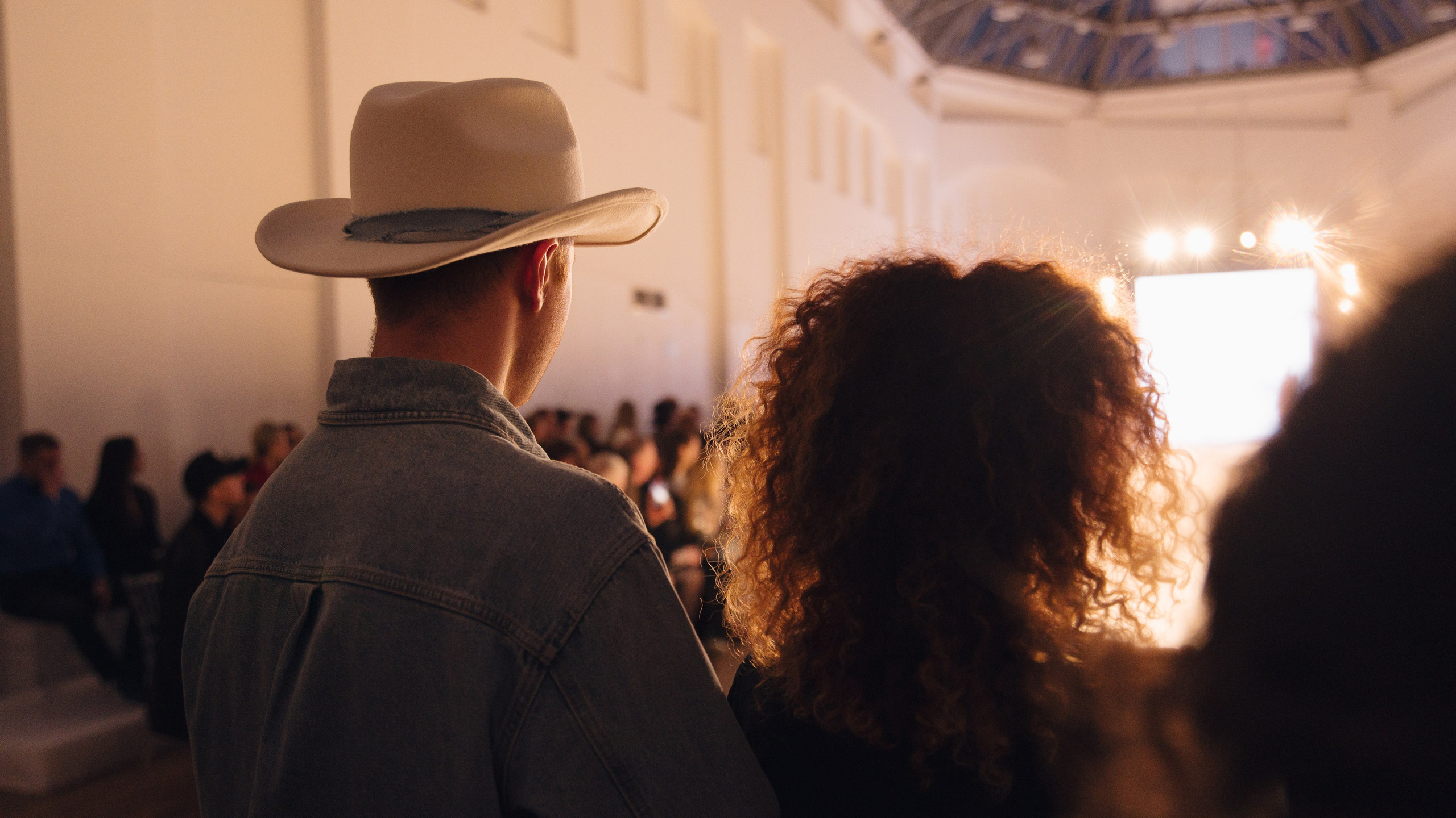 Бекстейдж показа «Новые Имена» собака.ru|ДЛТ. Портретный и репортажный фотограф в Санкт-Петербурге