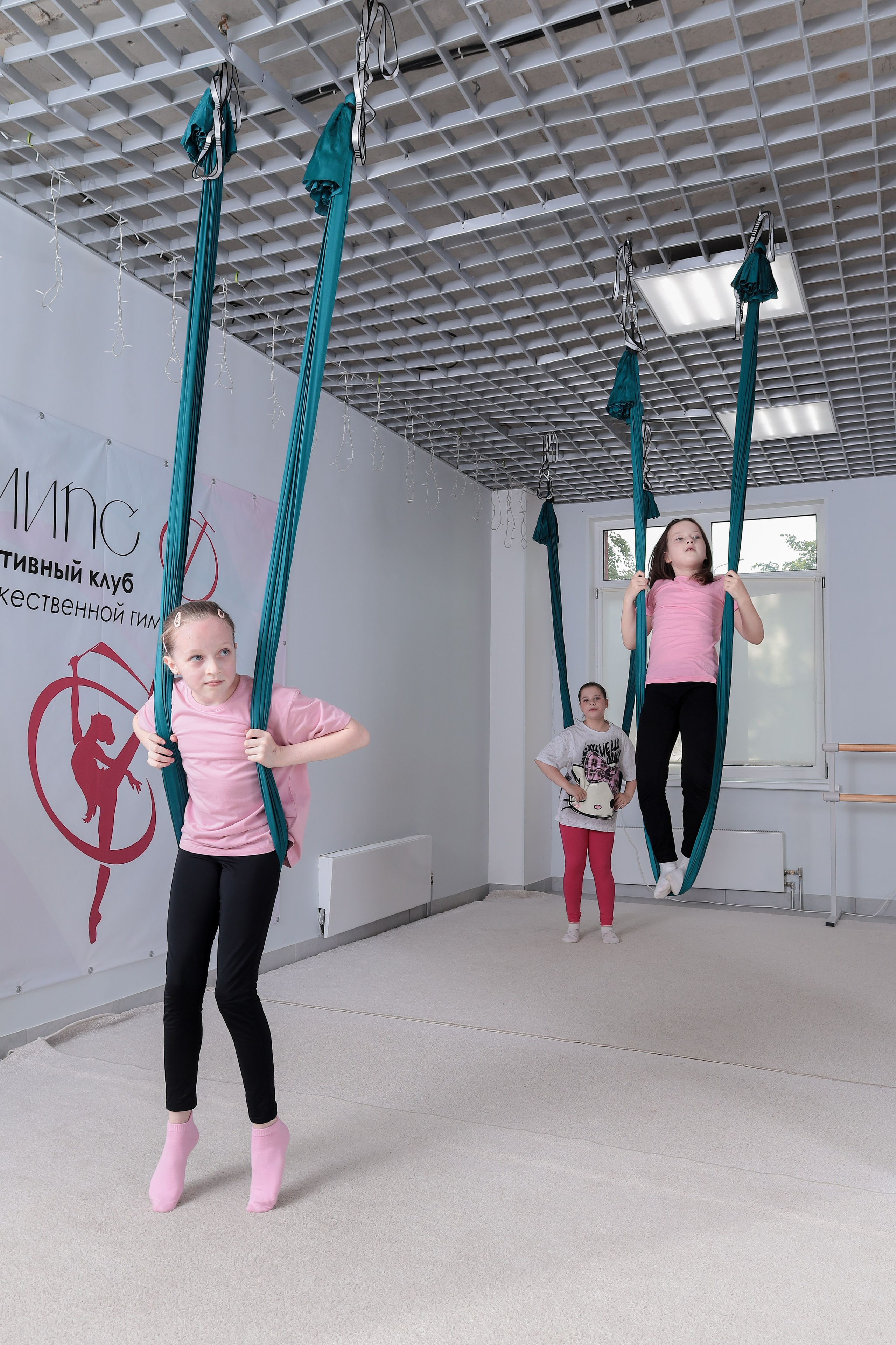 Детская аэройога. Фотограф Надршина Лилия