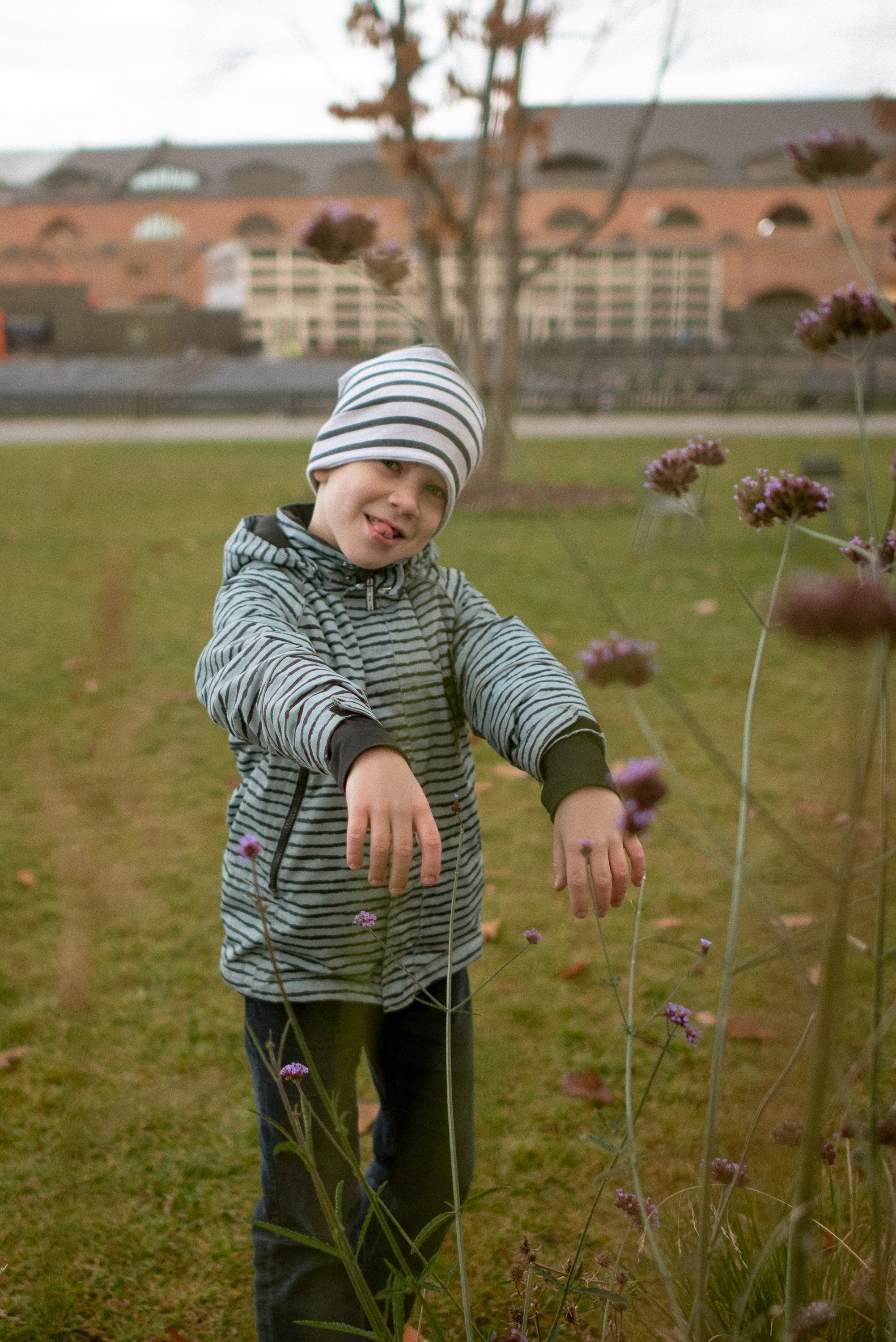 Walk in New Holland. Documentary family photography in Barcelona and beyond
