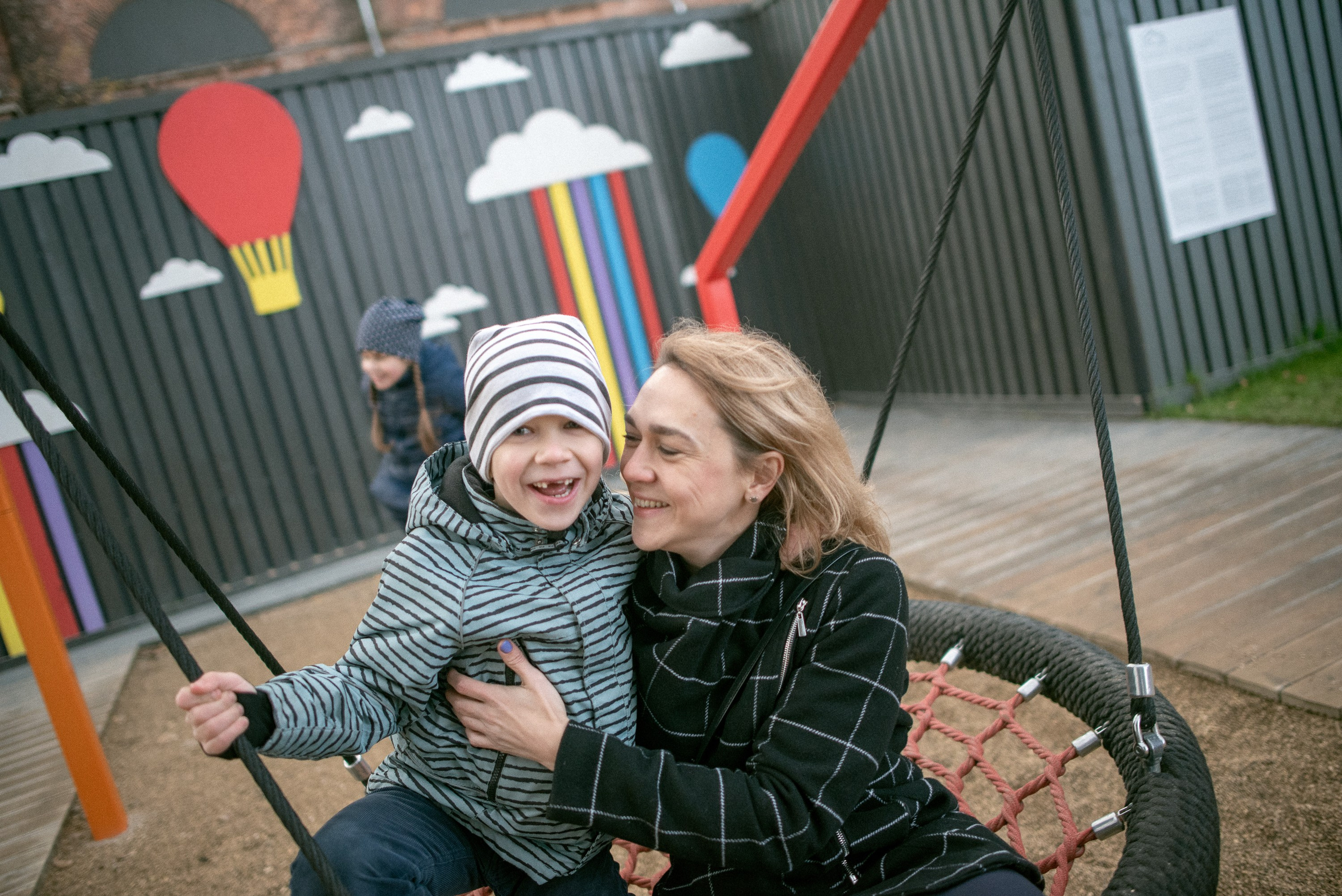 Walk in New Holland. Documentary family photography in Barcelona and beyond