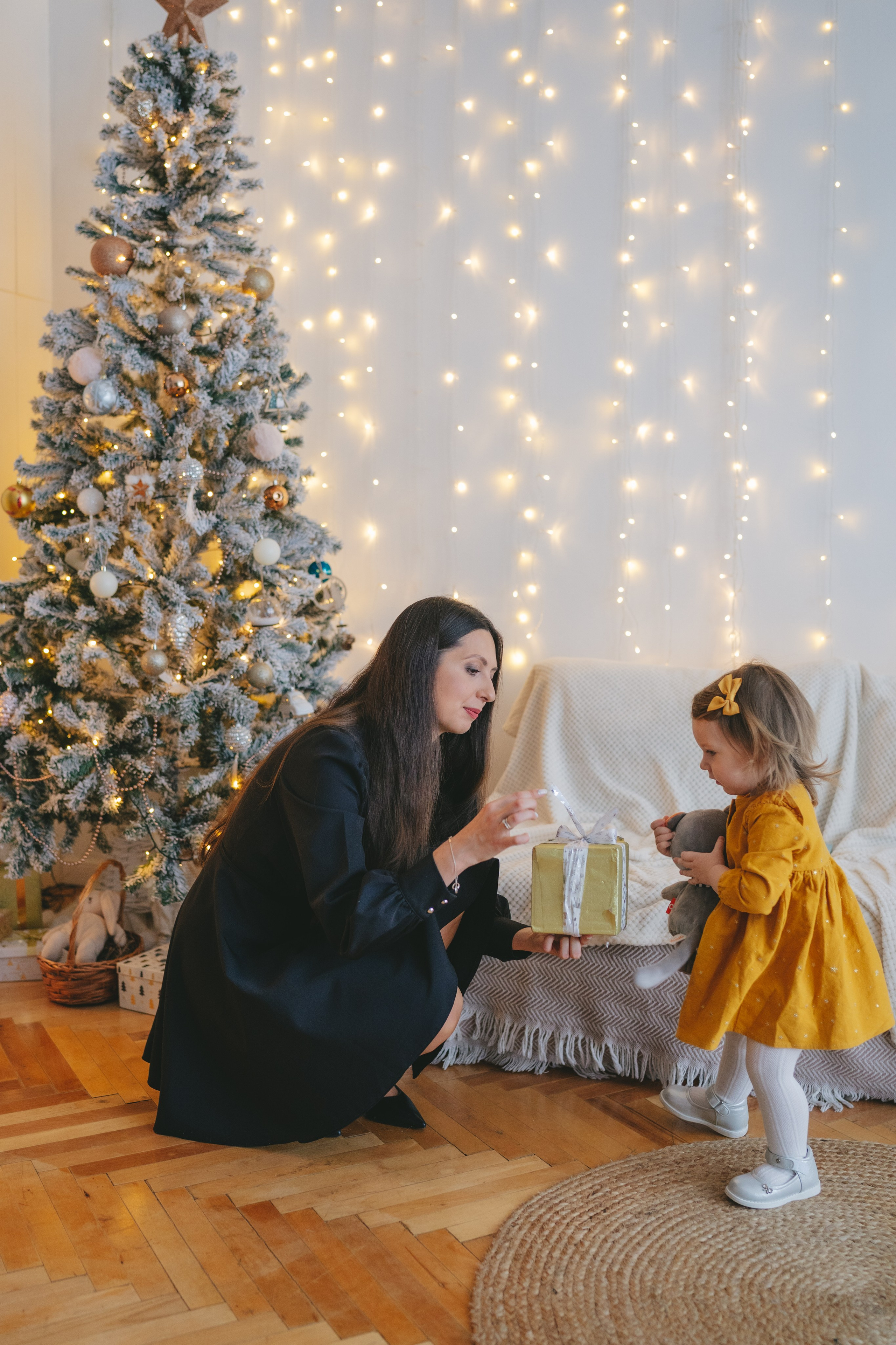 Семейная новогодняя съемка в студии. Фотограф Екатерина Канчалаба