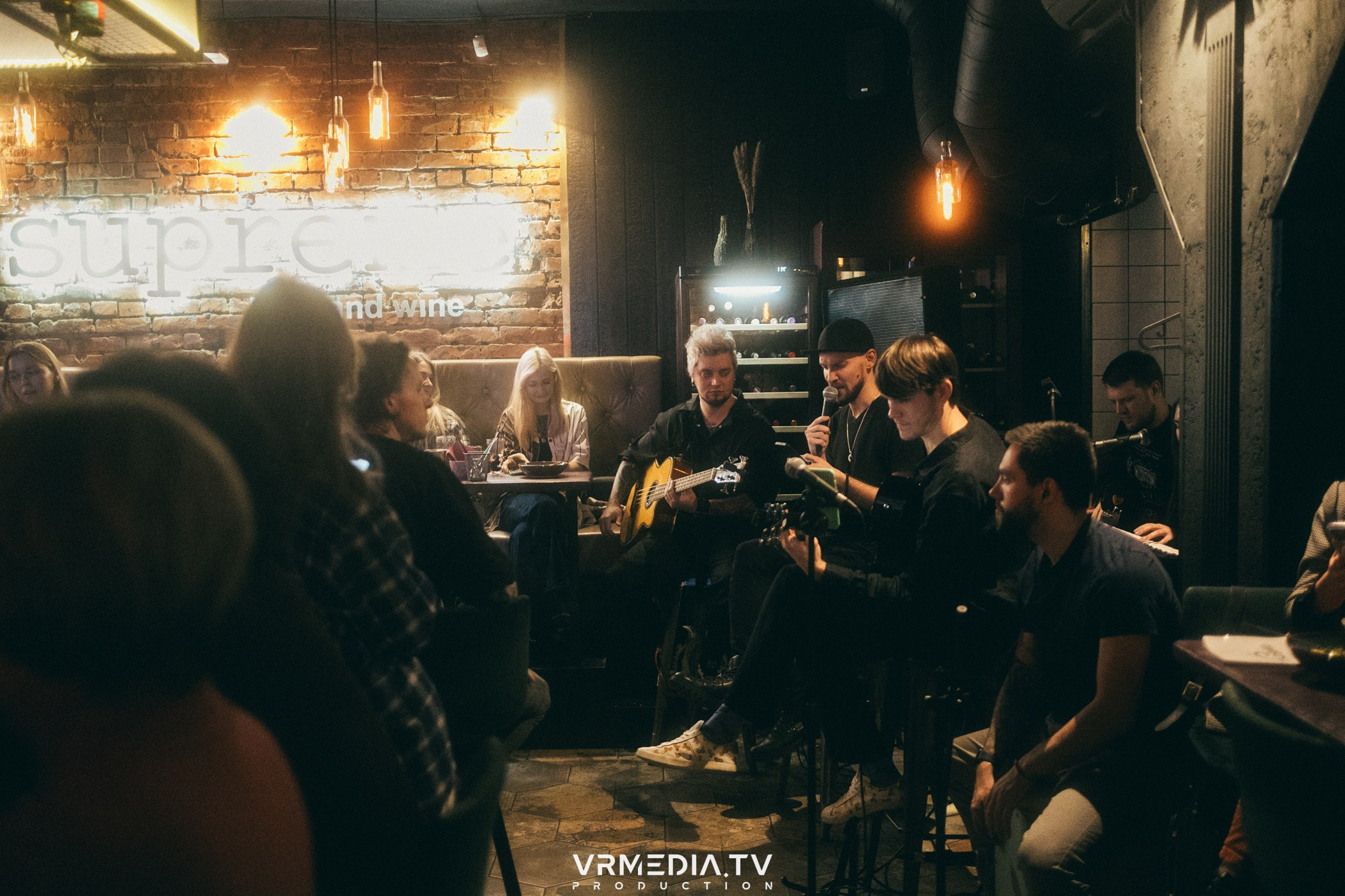 Art Talk с Pandora Secret в баре «Supreme»