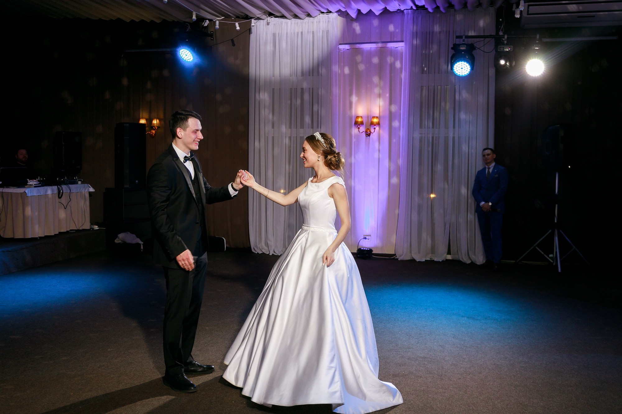 Свадьба с огоньком. Фотограф крещение венчание в Петербурге! Помогает подобрать храм и посоветовал душевного батюшку в СПб