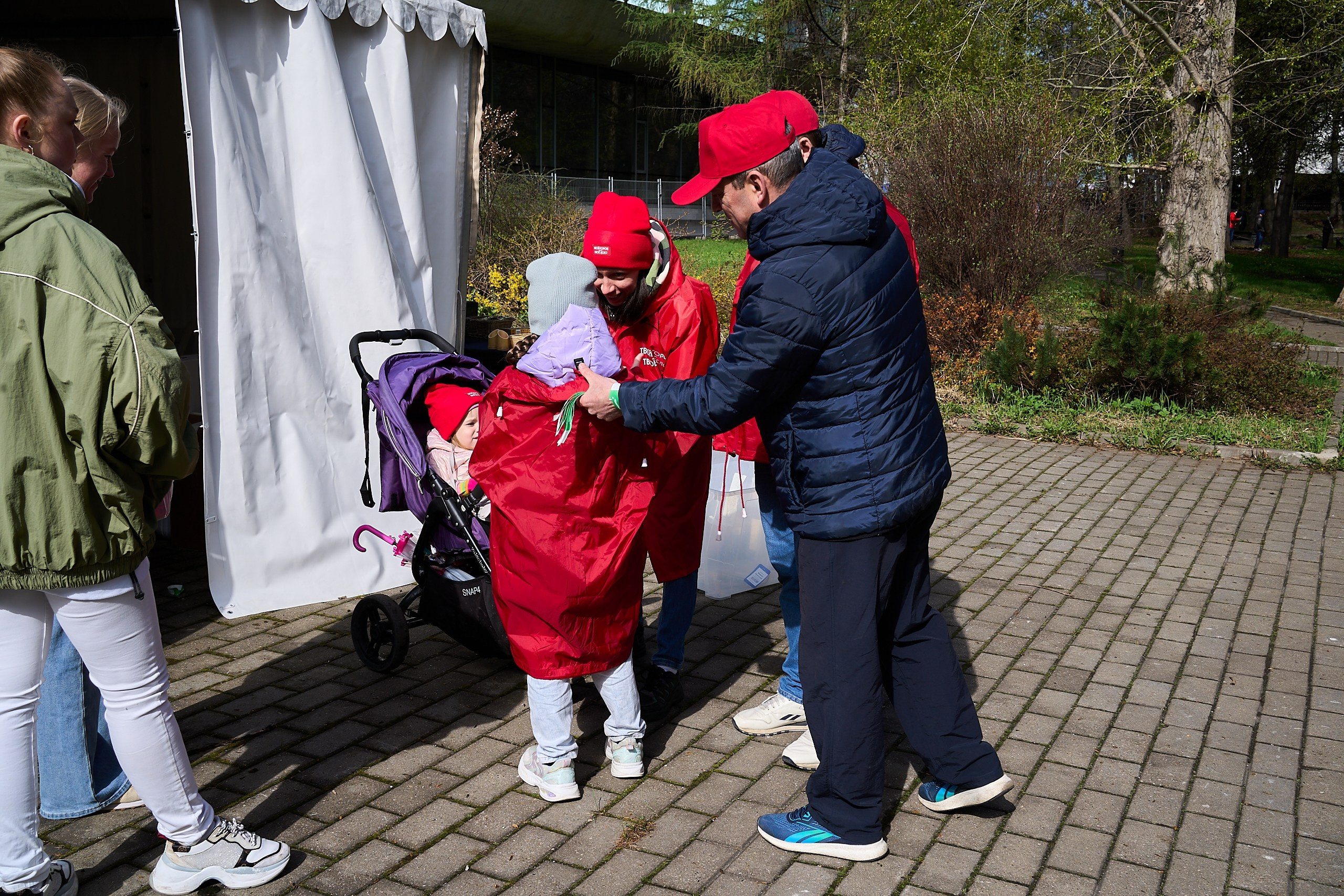 Субботник у Управления делами Мэра и Правительства Москвы. Фотограф и Видеограф в Москве. Олег Корушев