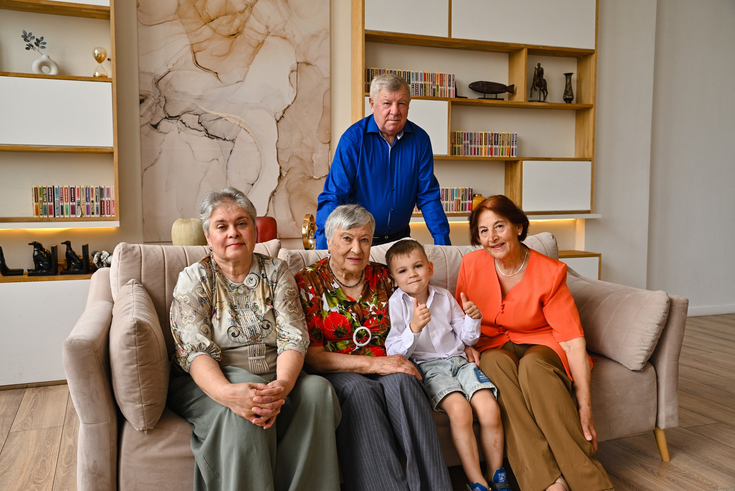 Счастливая большая семья. Компания и фотошкола по созданию контента в Москве