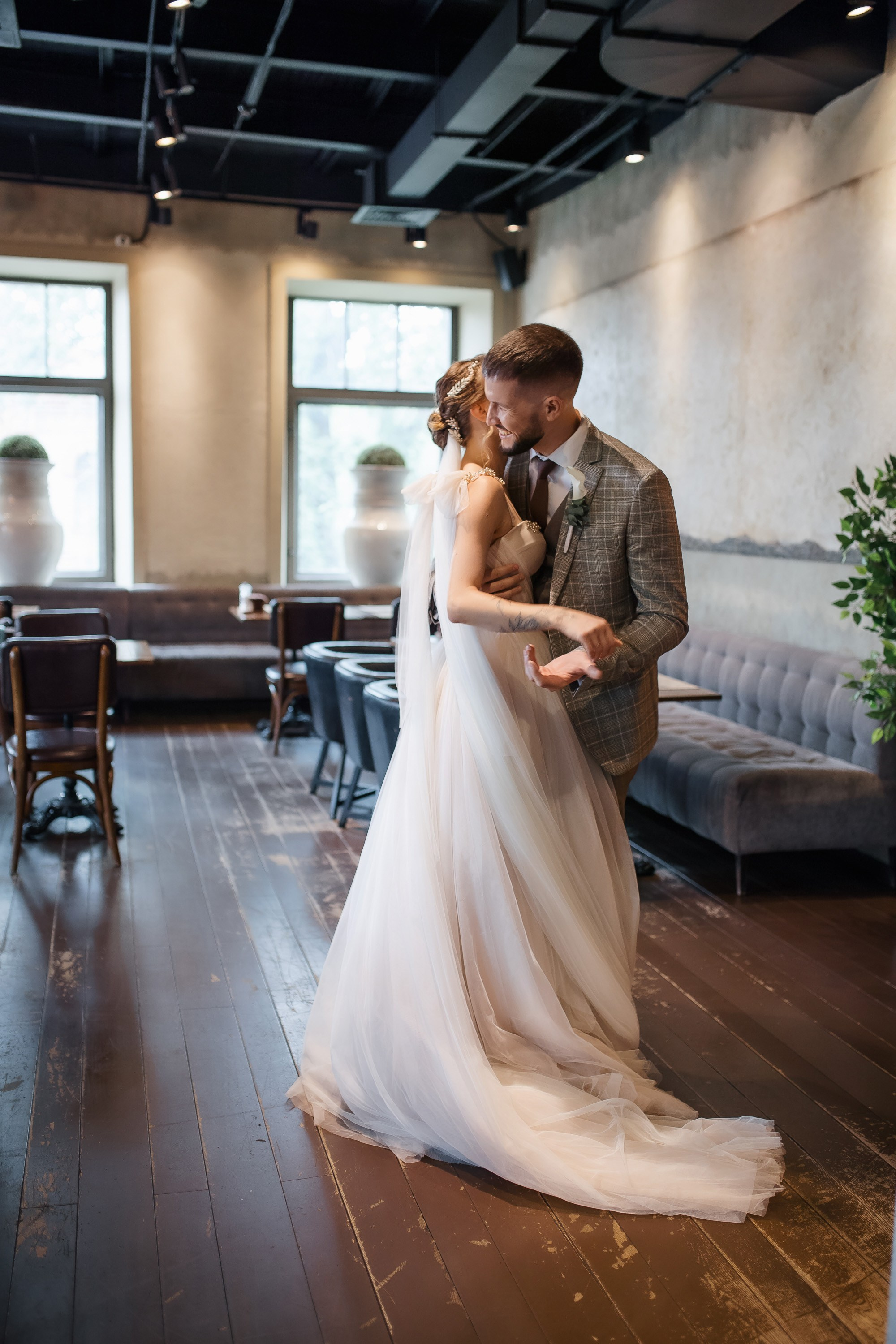 Степан и Ульяна. Утро. Загс. Прогулка. Дождь и солнце. Свадебный фотограф в Хабаровске