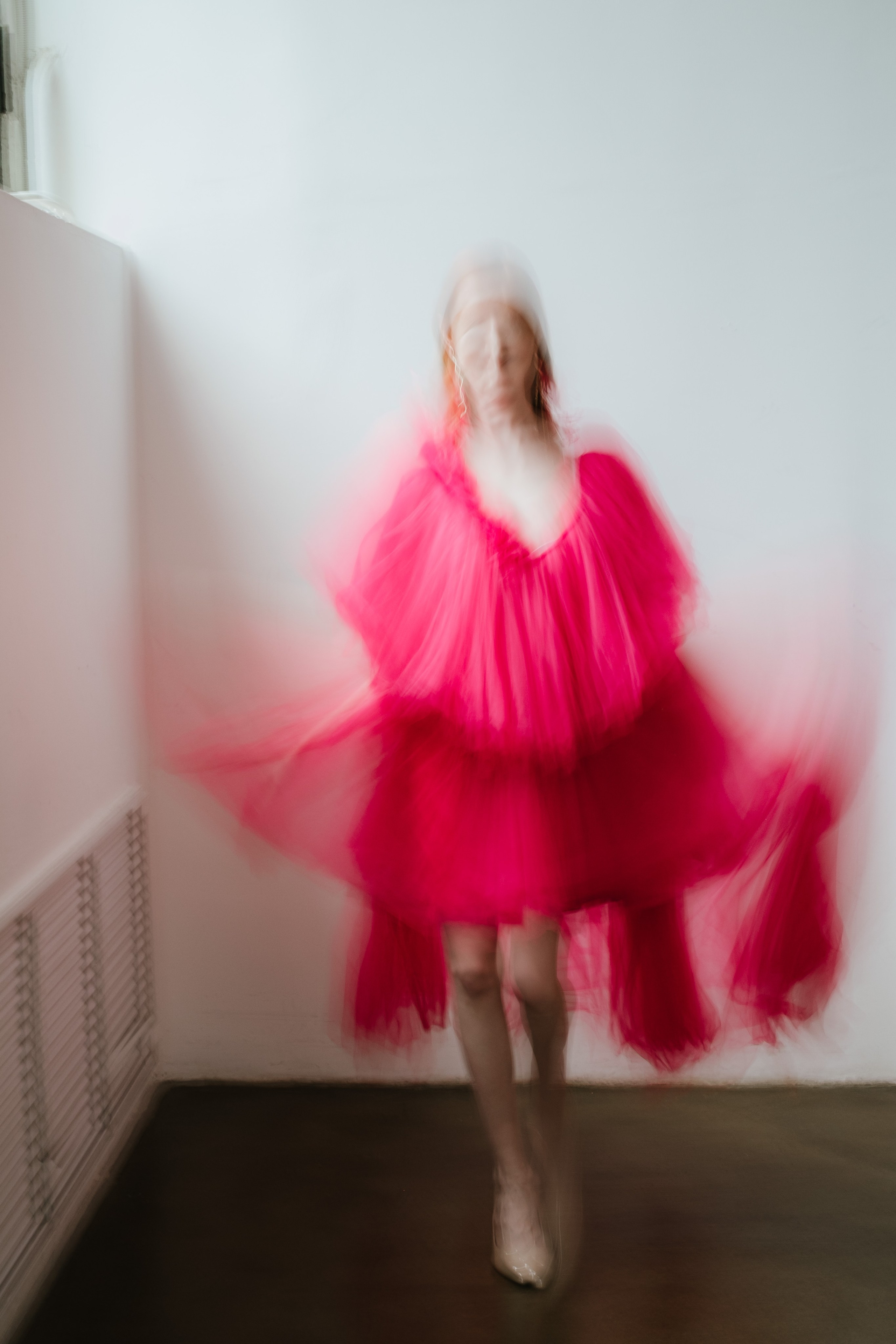 Фотосессия с платьем в студии. Портреты студия Москва. Модельные тесты. Lovestory студия в Москве. Женсий фотограф