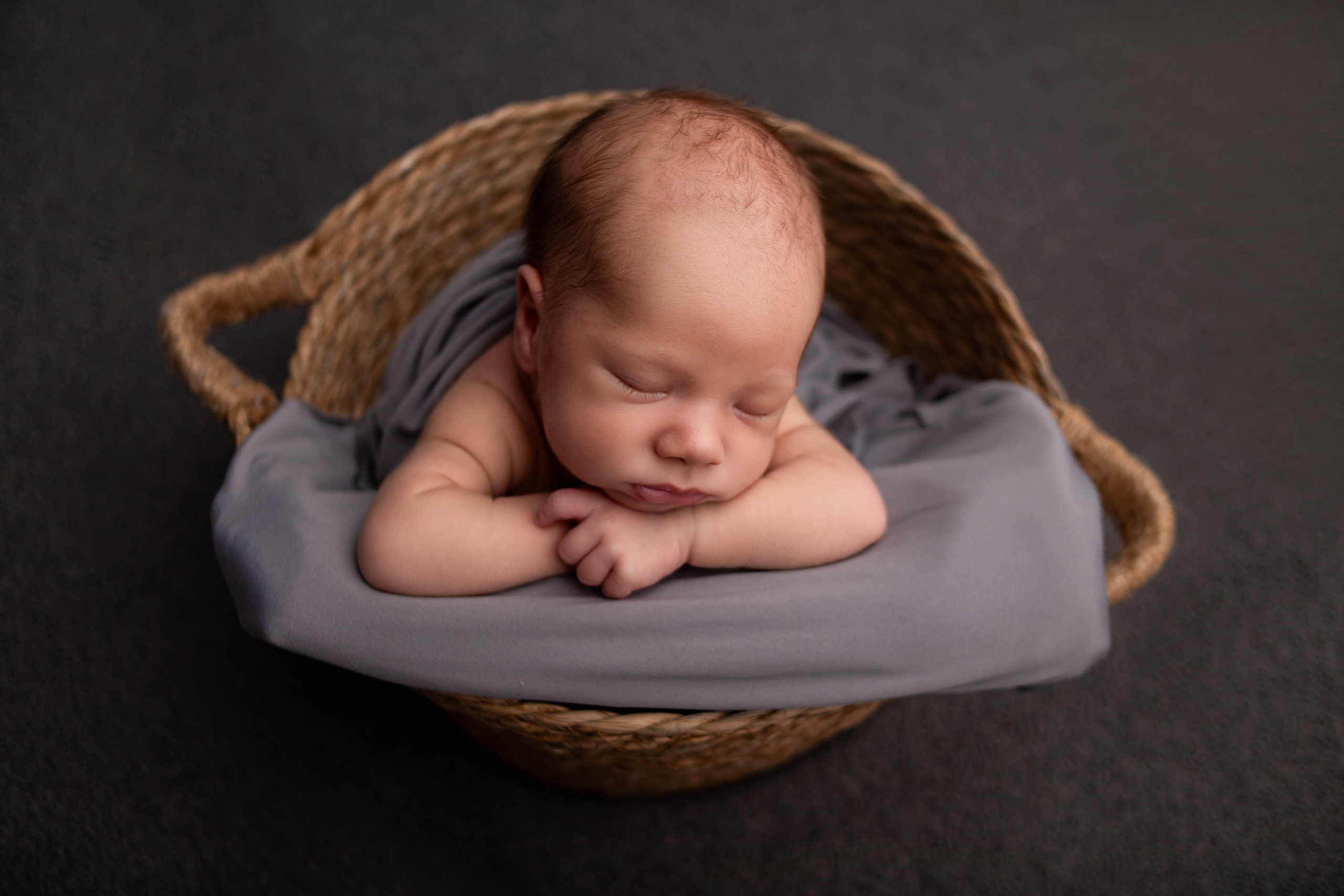 Фотографии новорожденных мальчиков. Семейный, детский фотограф в Великом Новгороде Юлия Федичева. Фотограф новорожденных