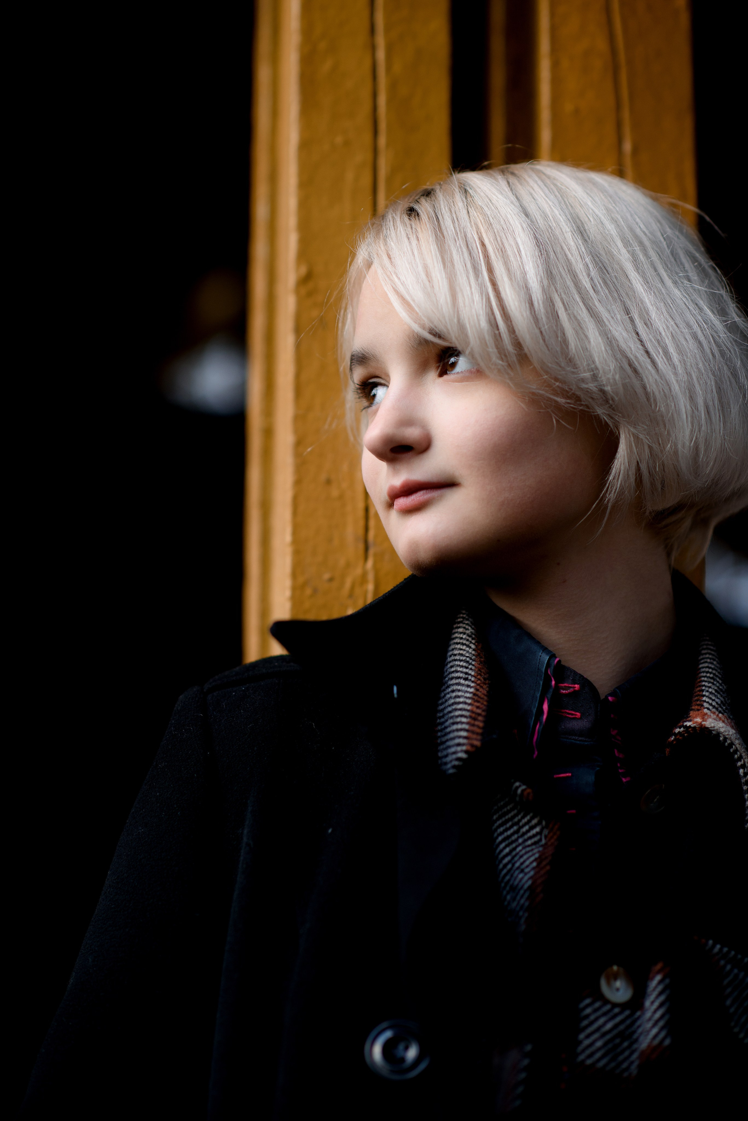 Фотосессия девочки подростка в осеннем саду. Главная