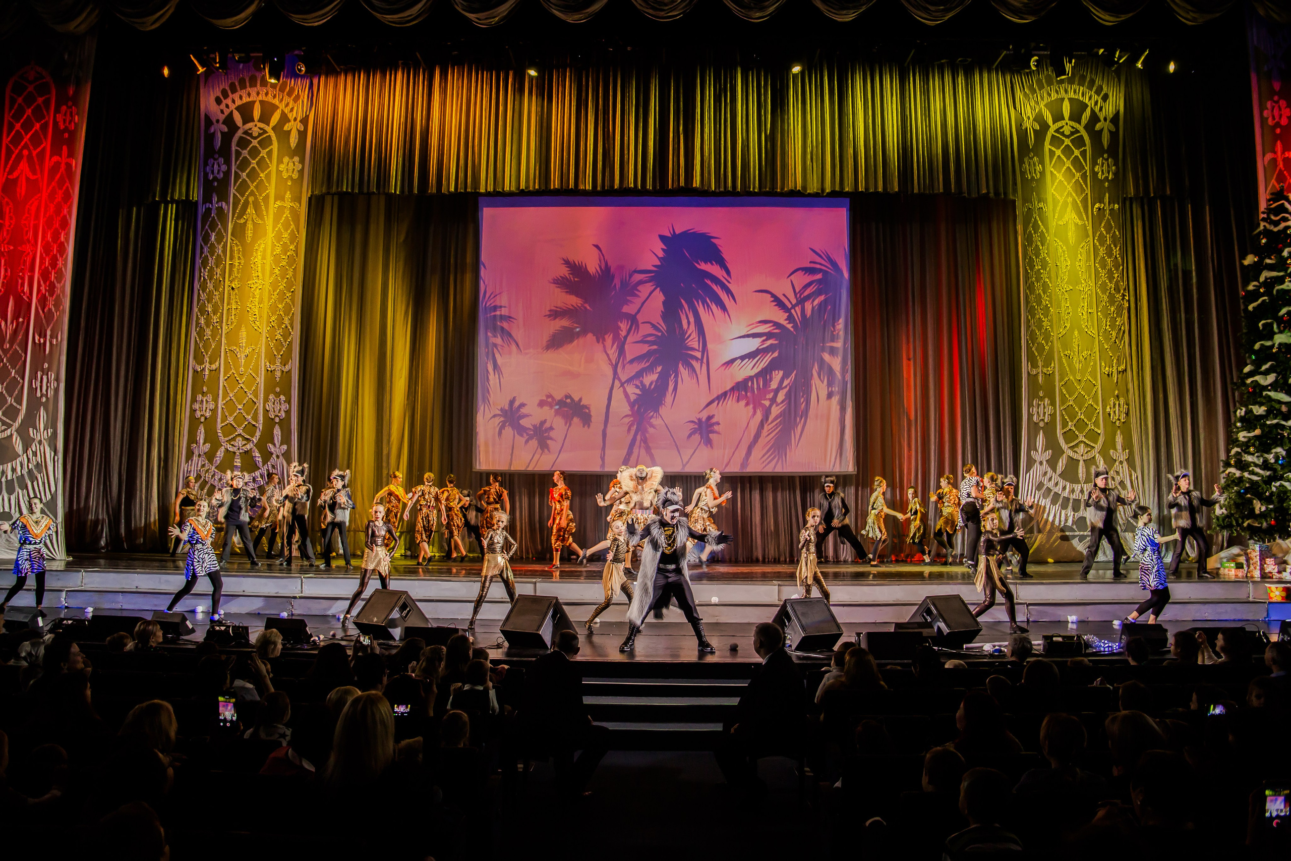 Репортаж — детская елка в БКЗ. Свадебный и семейный фотограф в Санкт-Петербурге Макеева Наталья