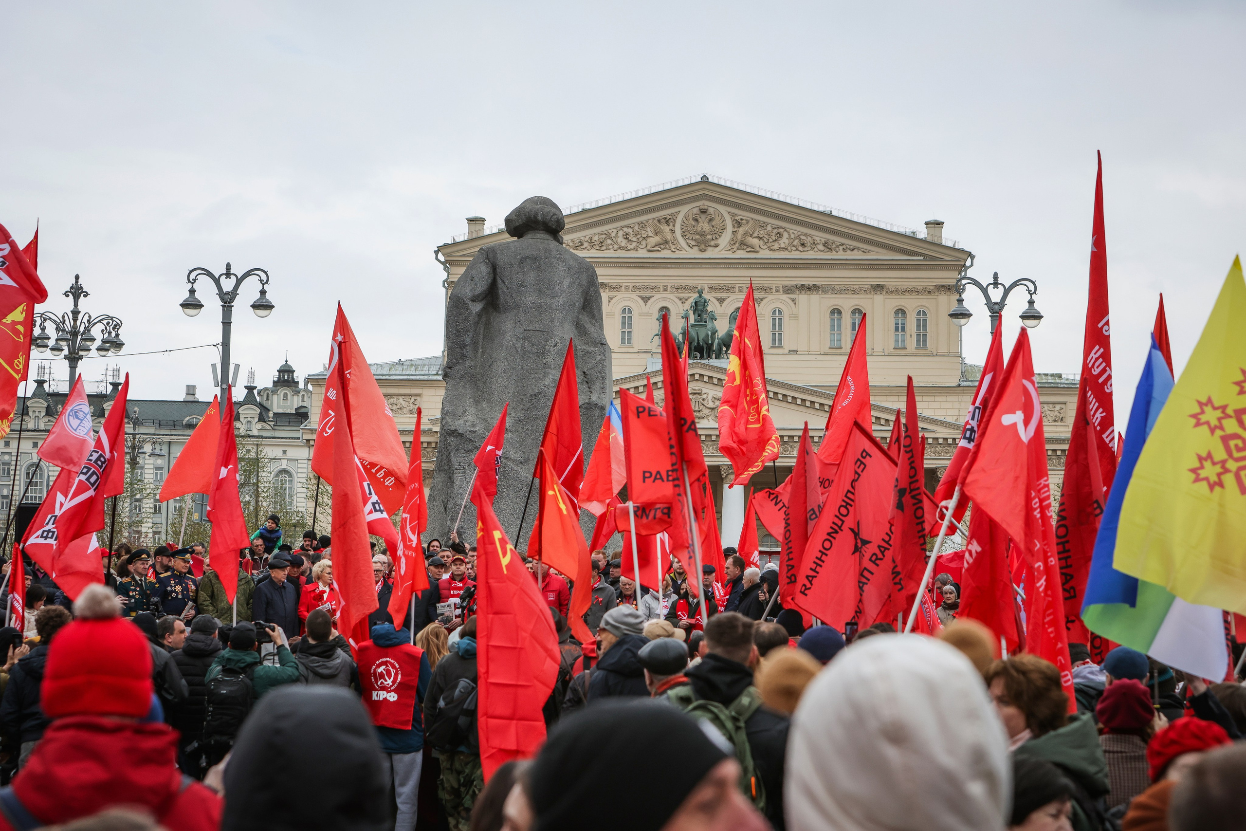 Мир! Труд! Май!. Фотограф Сергей Ловкий