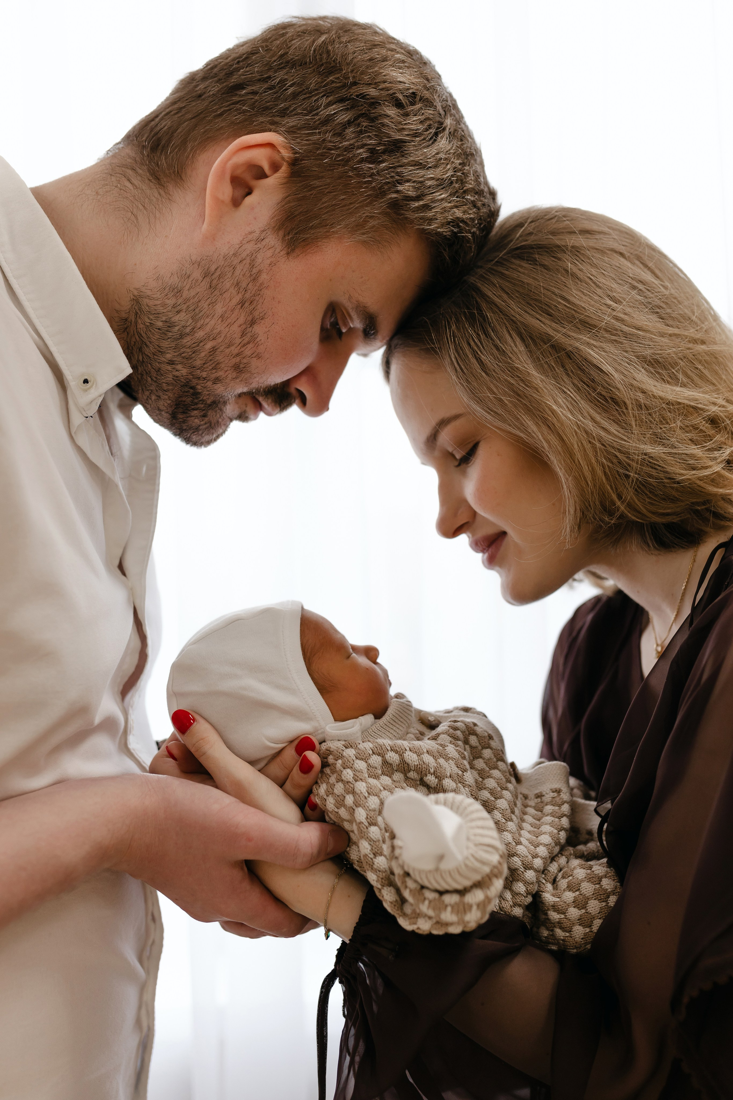 Фотограф на выписку из роддома в Краснодаре, выписка из Екатерининского роддома, фотограф Яна Морева. Семейный фотограф в Краснодаре Яна Морева