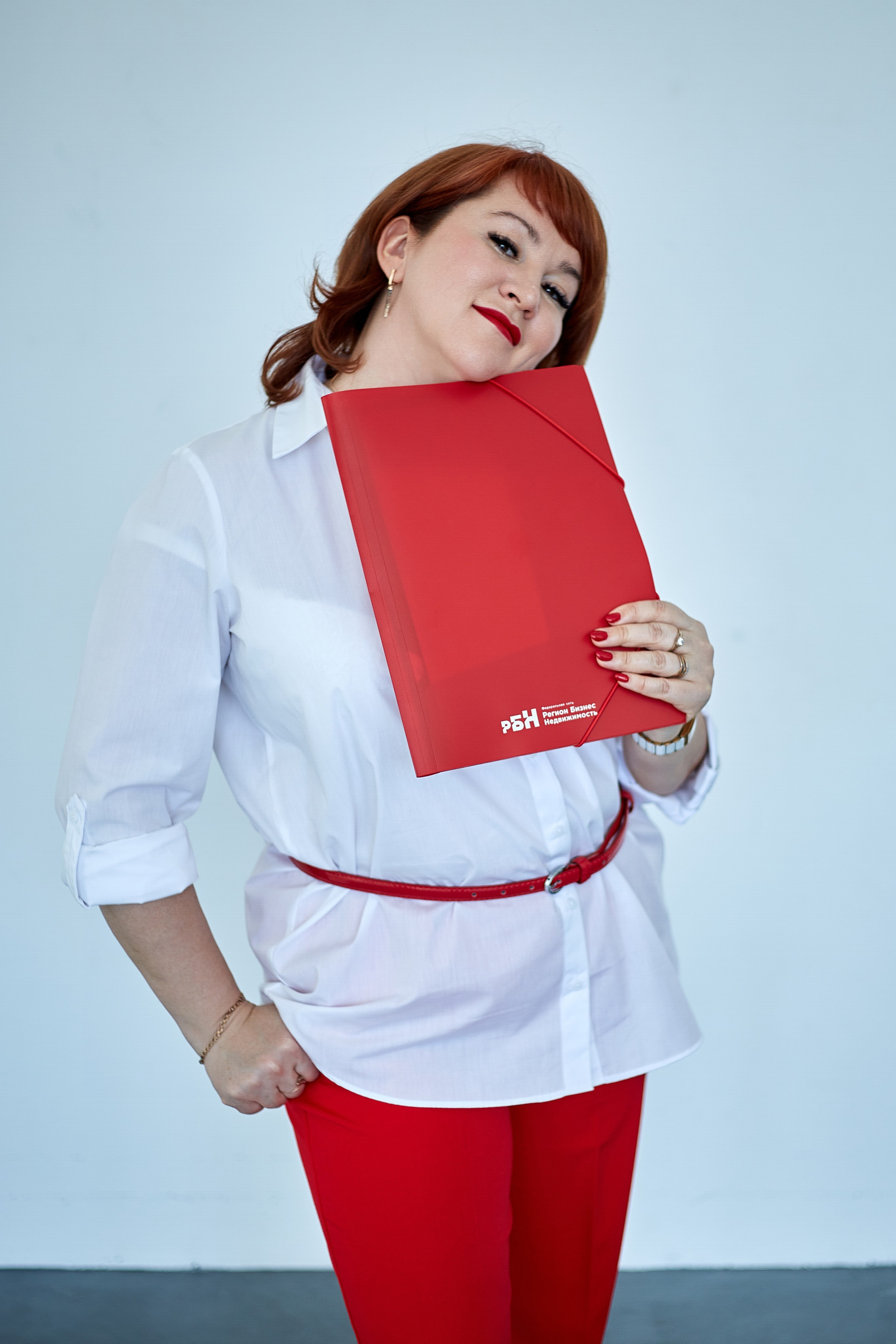 Бизнес-портрет в студии (Пенза) — профессиональная фотосессия для личного бренда и резюме. Деловой портрет в Пензе — фотосъемка для LinkedIn, сайта компании и соцсетей. Профессиональный бизнес-портрет в Пензе — фотосессия в деловом стиле с ретушью. Корпоративный портрет в Пензе — студийная съемка для предпринимателей и компаний. Фото для резюме и делового профиля (Пенза) — строгий стиль, естественный свет, профессиональная обработка.