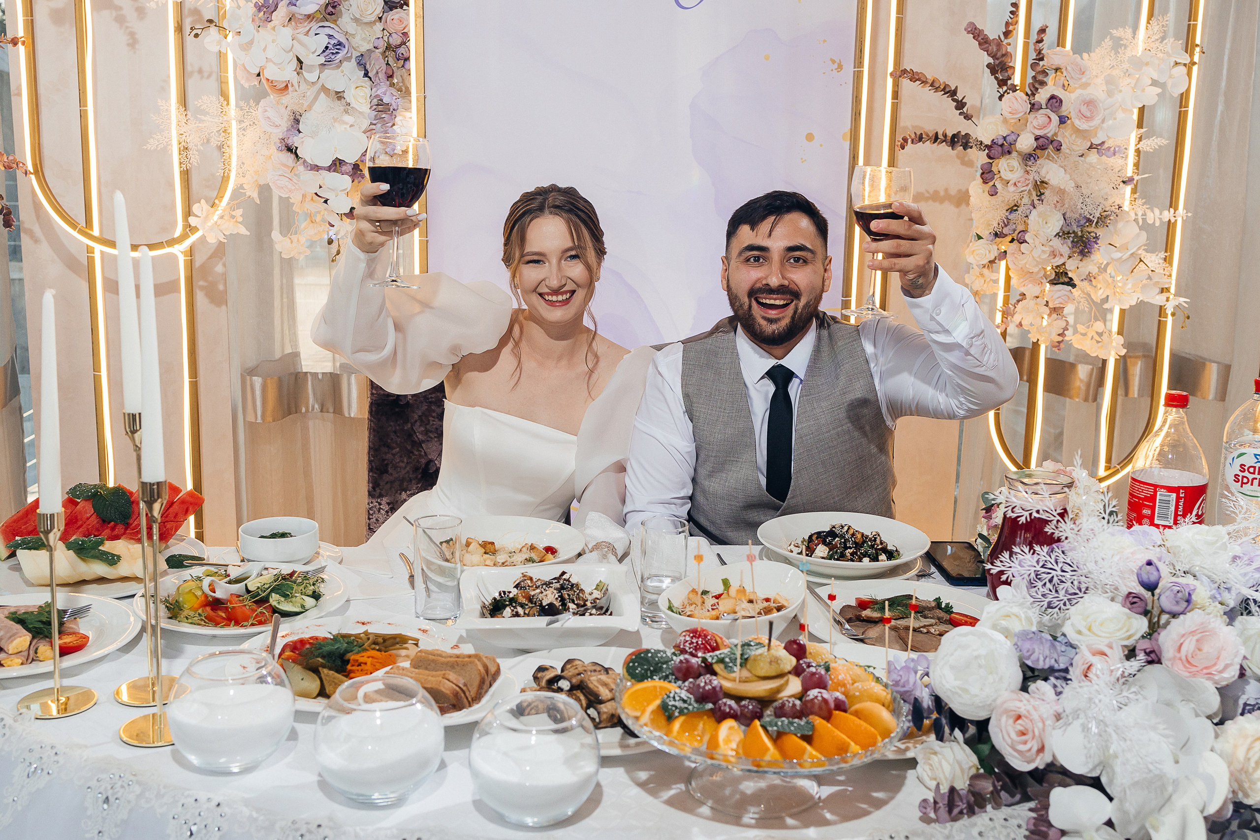 Свадебная фотосессия пары в номере отеля. Олег Сверчков | Свадебный фотограф Вологда