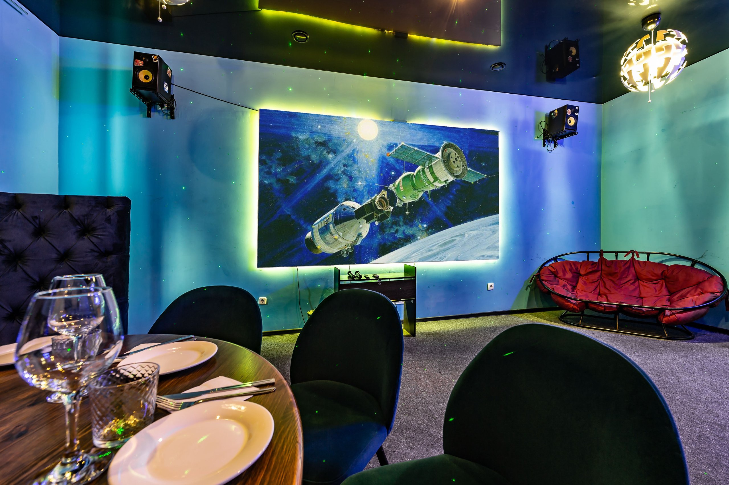 Космос. Аренда лофта в СПб для мероприятий