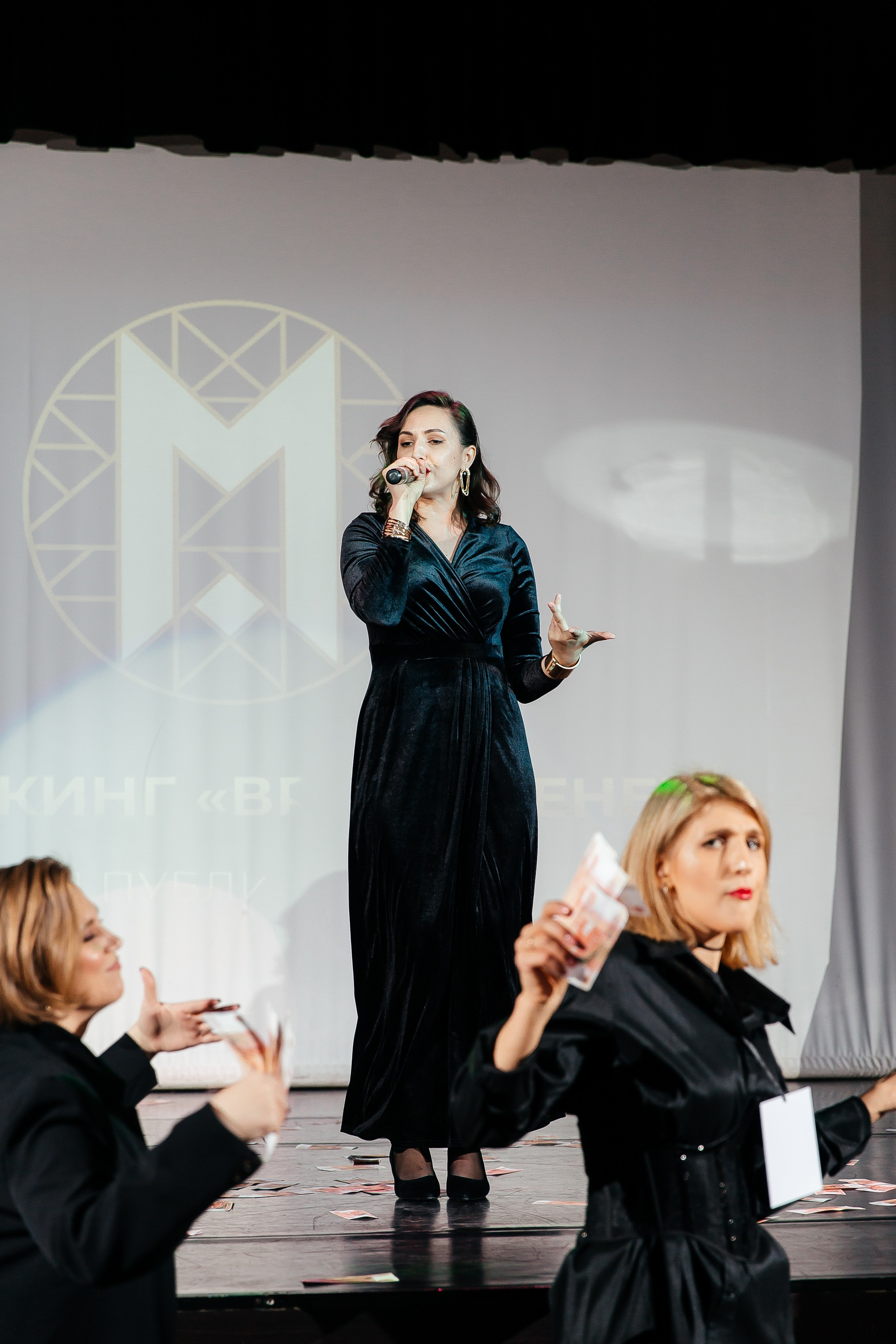 Фотозона+выступление спикеров. Фотограф в Красноярске Надежда Воскресенская