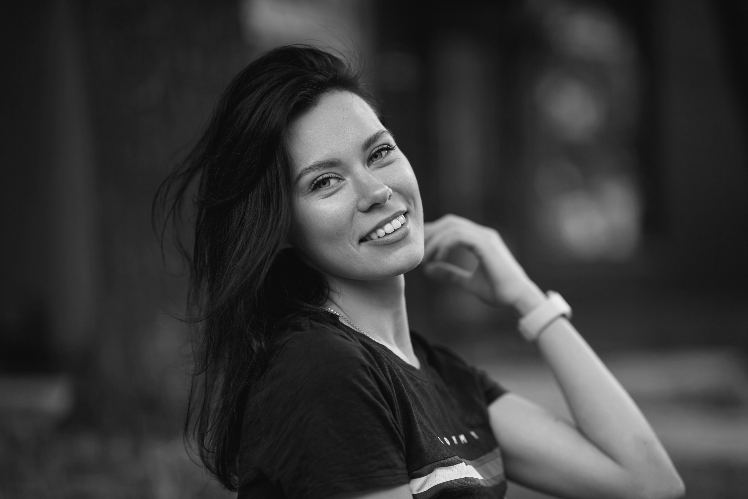 Уличная фотосессия с красивым портретом в Москве.