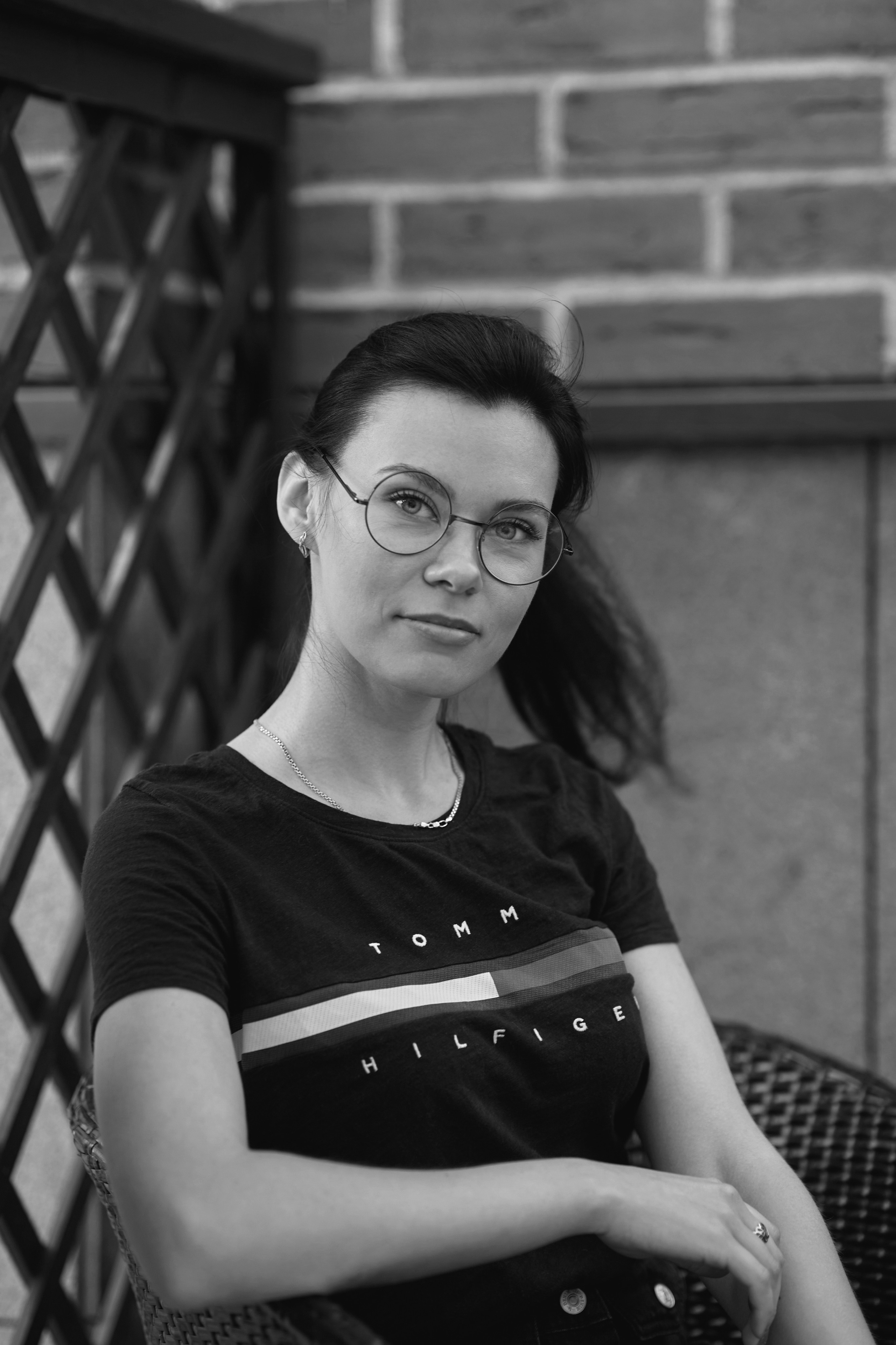 Ищу фотографа на уличную фотосессию в портретном стиле в Москве.