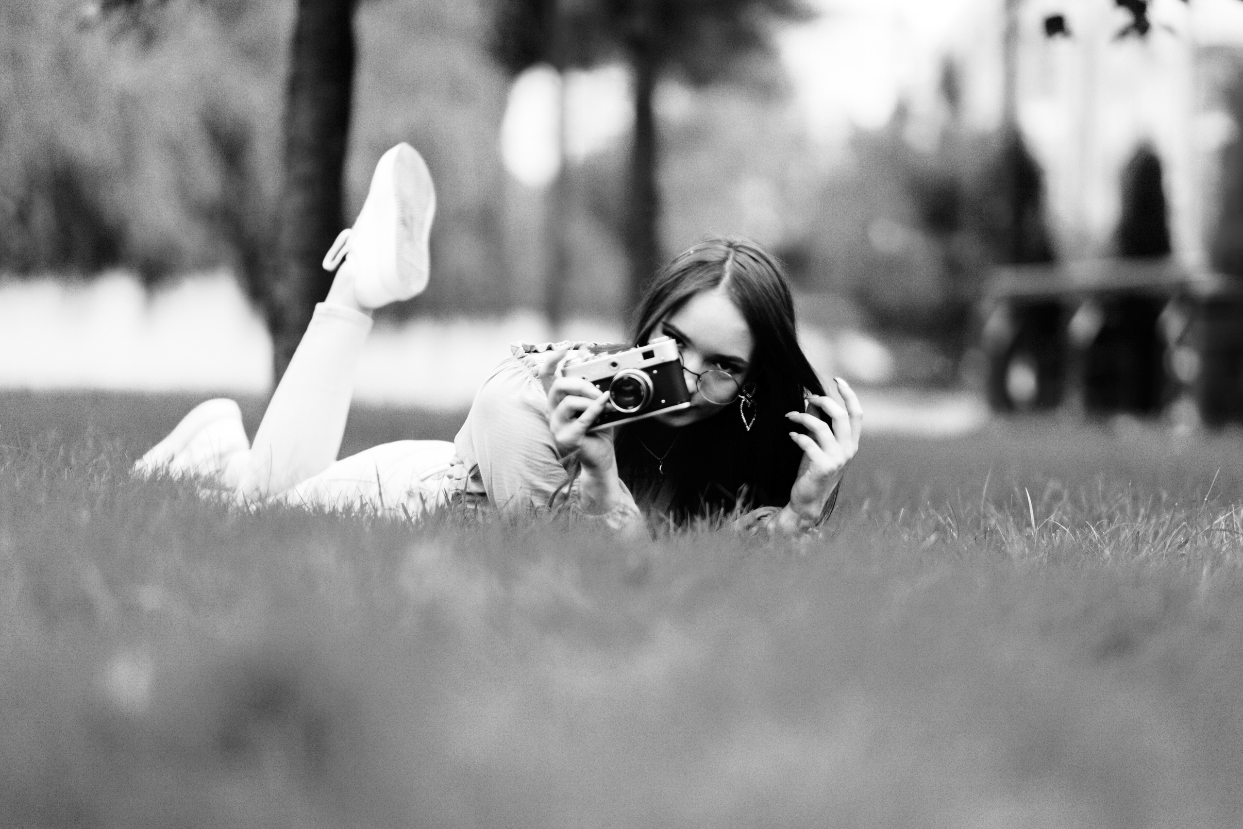 Модель Маша на улице Москвы в платье или джинсах.