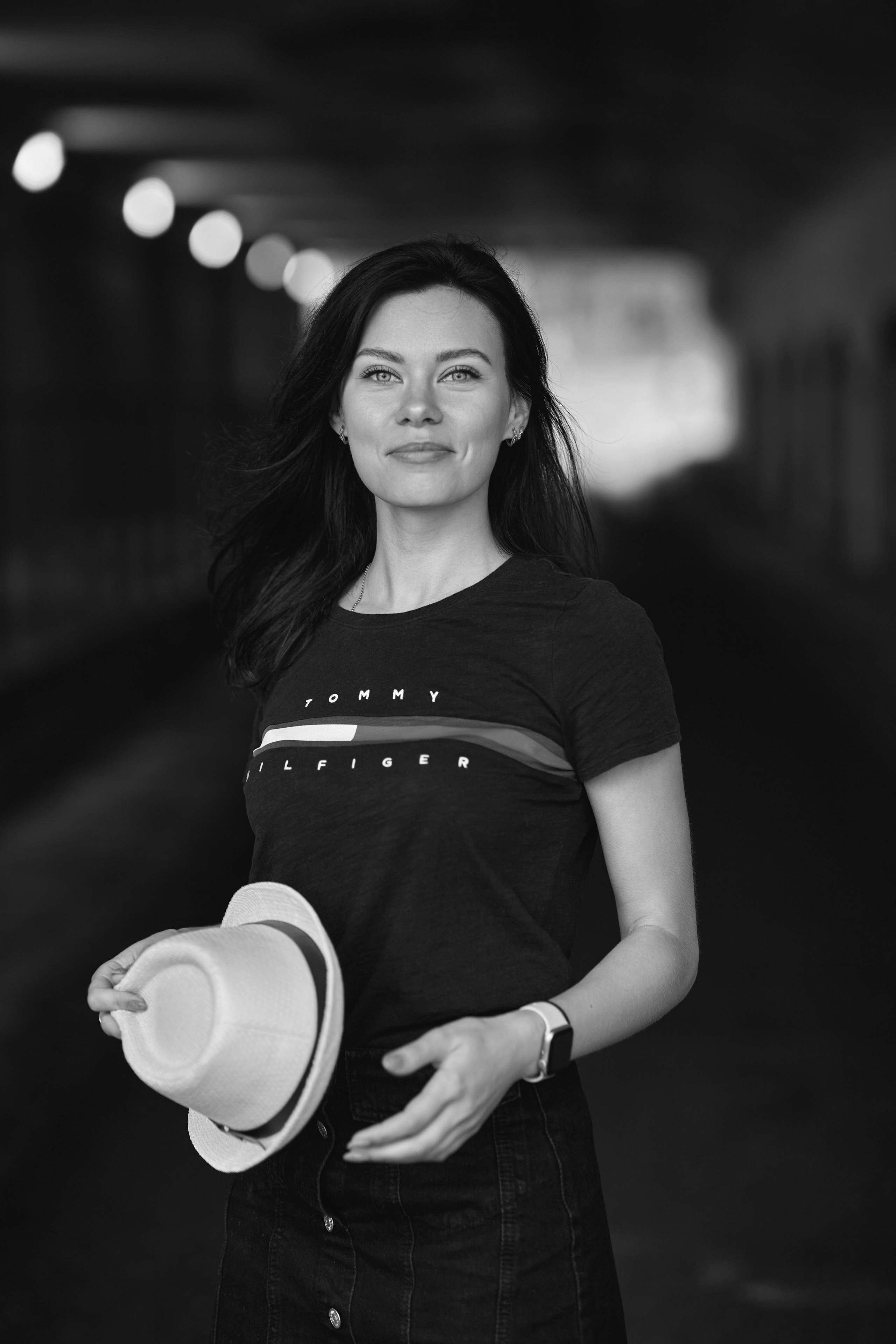 Ищете профессионального фотографа в Москве для портретной фотосессии? Наша уличная съемка в стиле стрит фотографии станет отличным выбором.