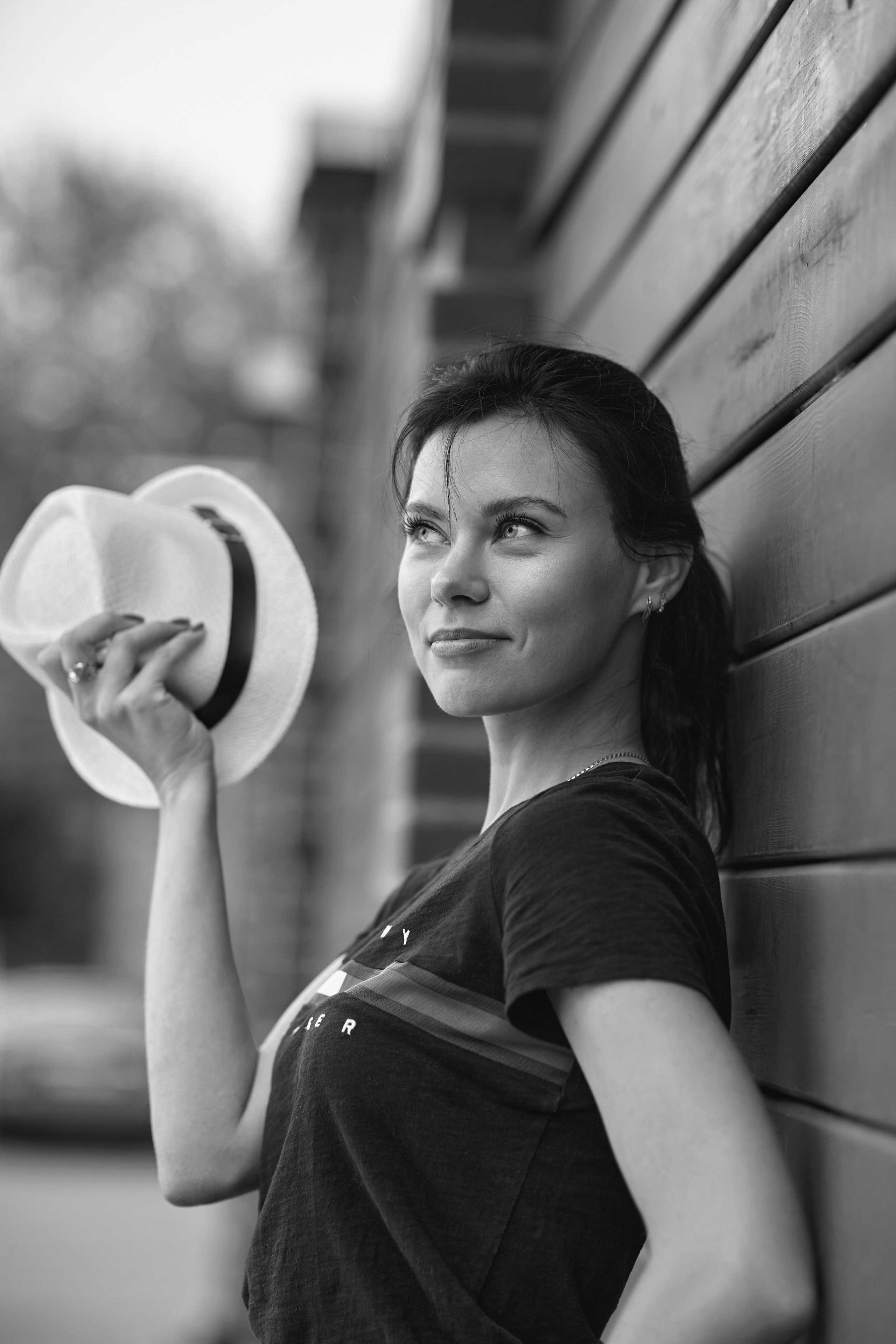 Ищете опытного фотографа в Москве для портретной фотосессии на улицах города? Мы готовы помочь!