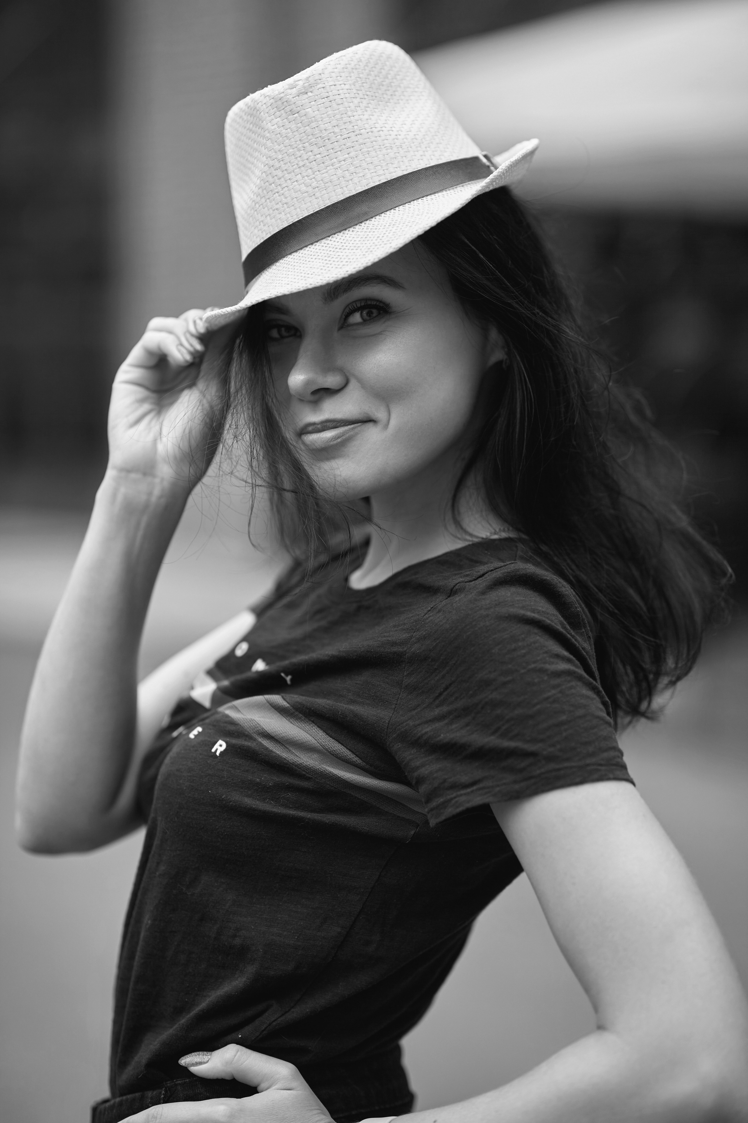 Ищете фотографа в Москве? Приходите на фотосессию, где вы сможете сделать портретные снимки на фоне уличного ландшафта.