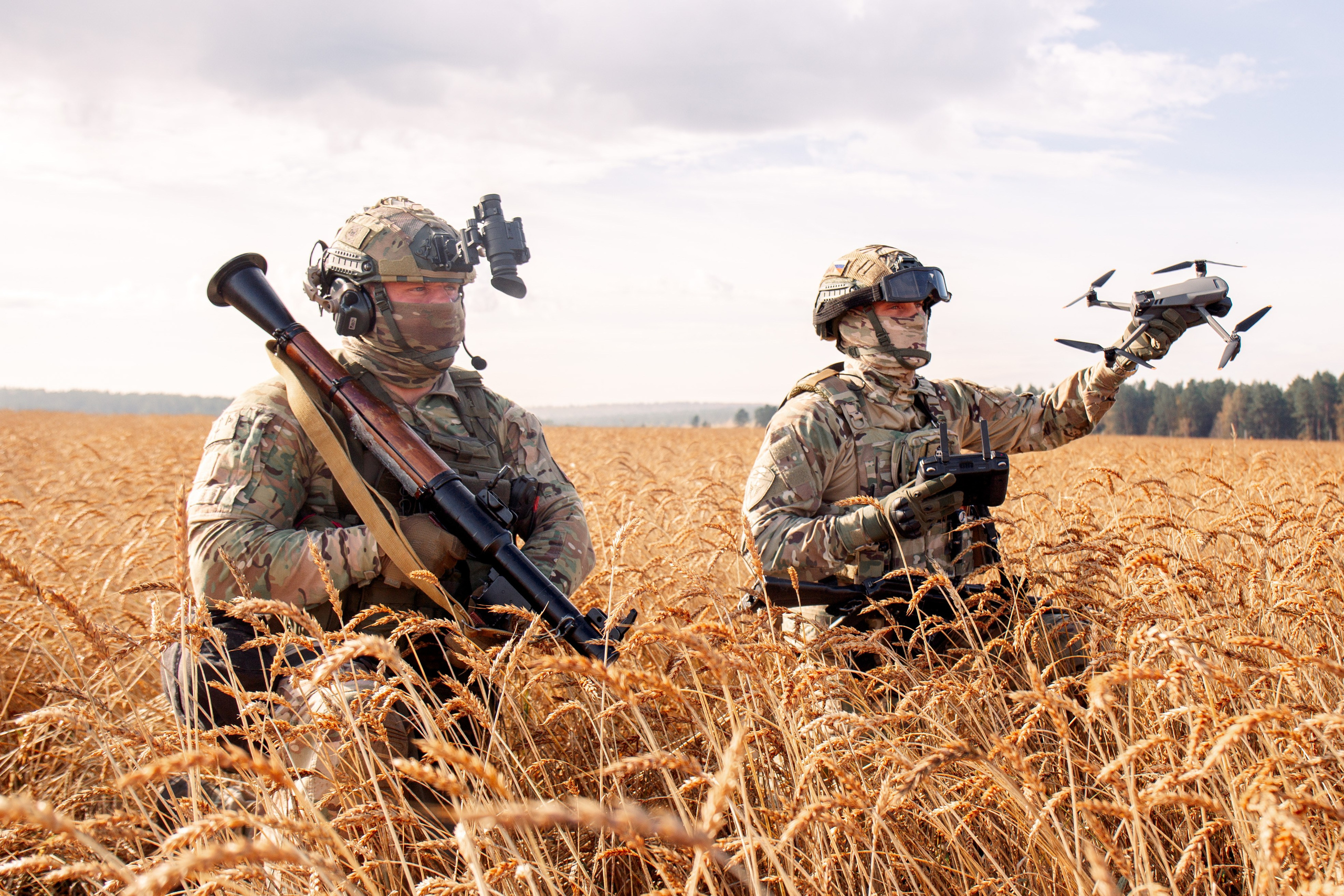 Поле. Для тех, кто не ждёт удачи, а создаёт её. Каждая фотосессия — это твой момент, твой стиль, твой успех. 📸