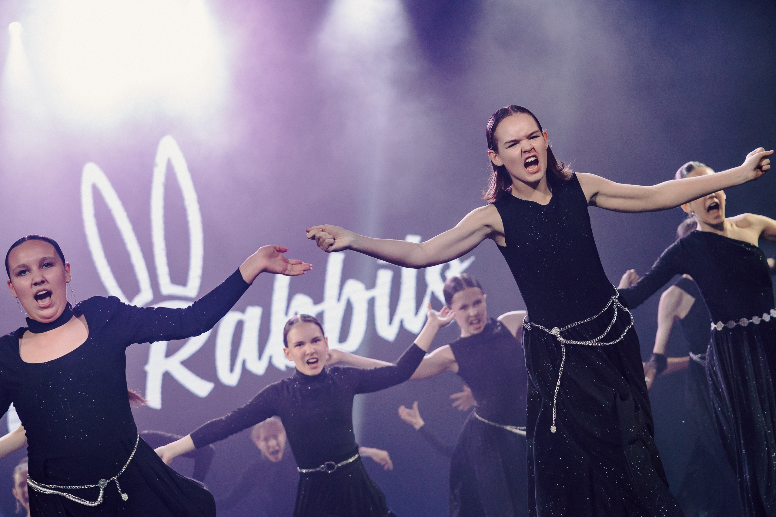 Отчётный концерт танцевальной школы «Red Rabbits» 2025. Лёшка Варзегов — фотограф