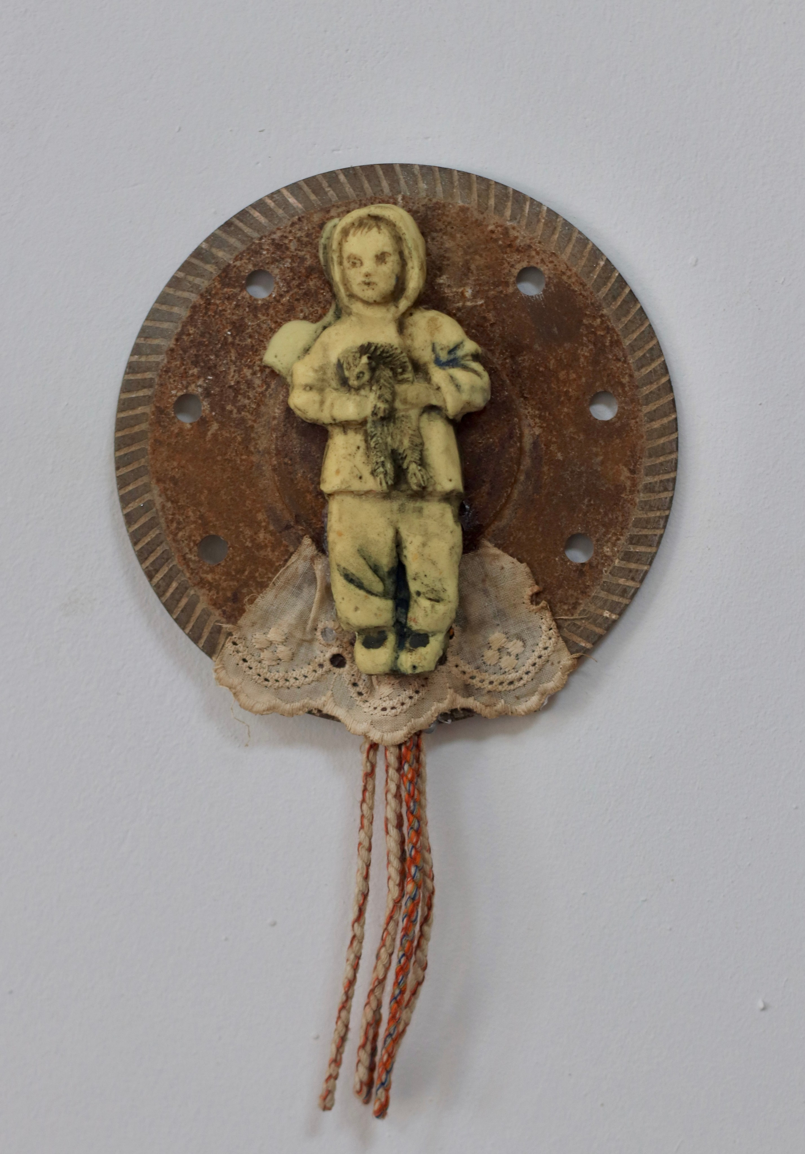 Земляные работы памяти, серия объектов художницы Софьи Григорьевой 