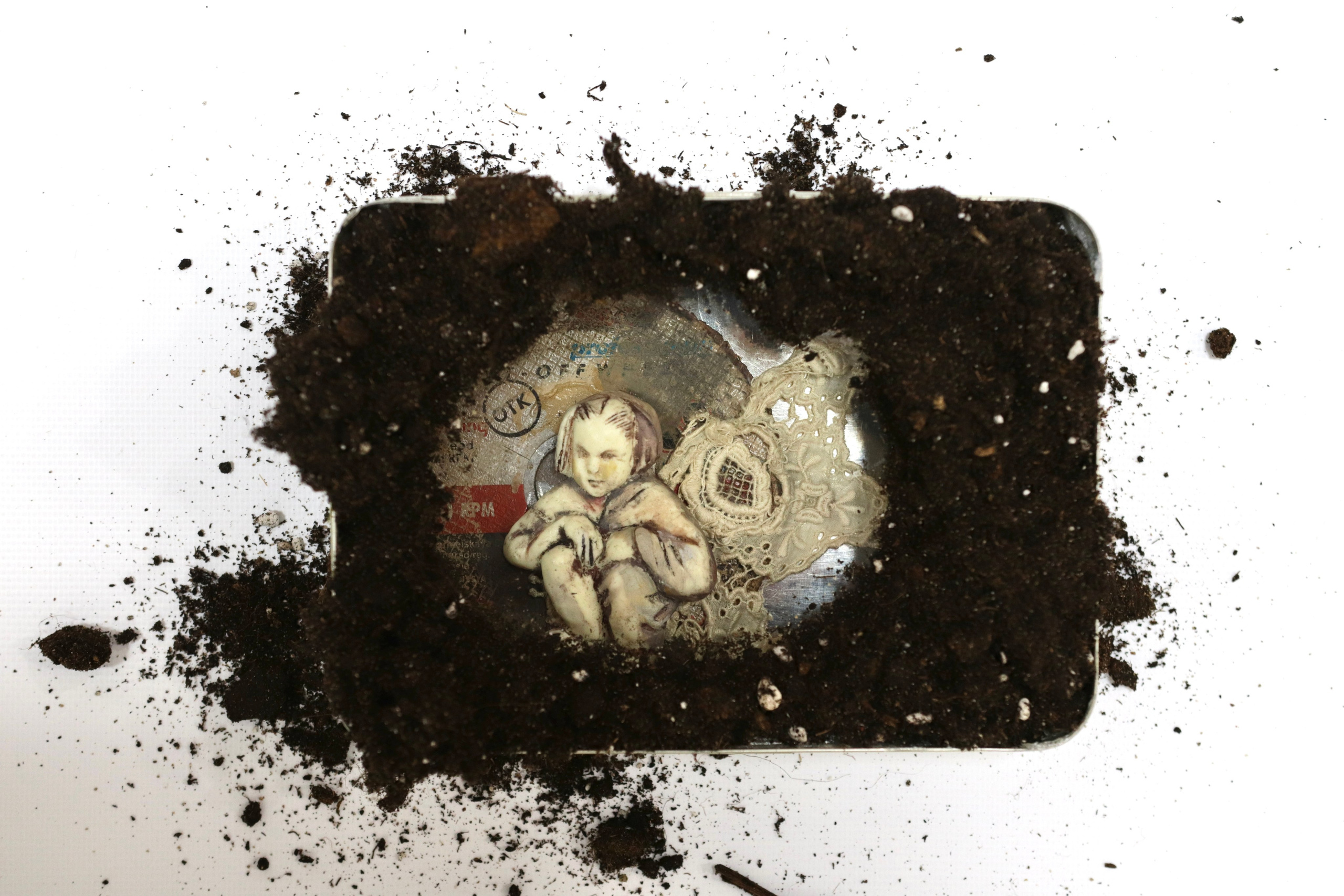 Земляные работы памяти, серия объектов художницы Софьи Григорьевой 