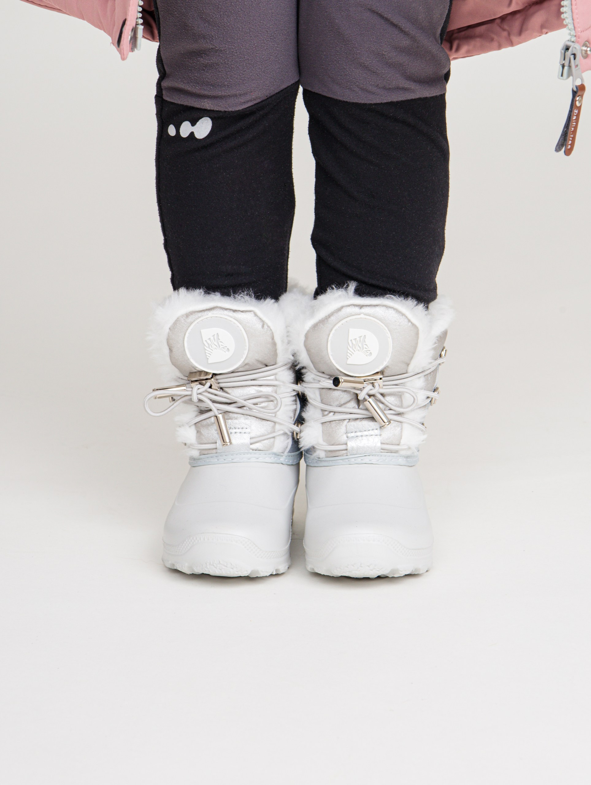 Предметная съемка и продакшн видео обуви для каталога, сайта, маркетплейсов. Студия коммерческой съемки ХВОЯ