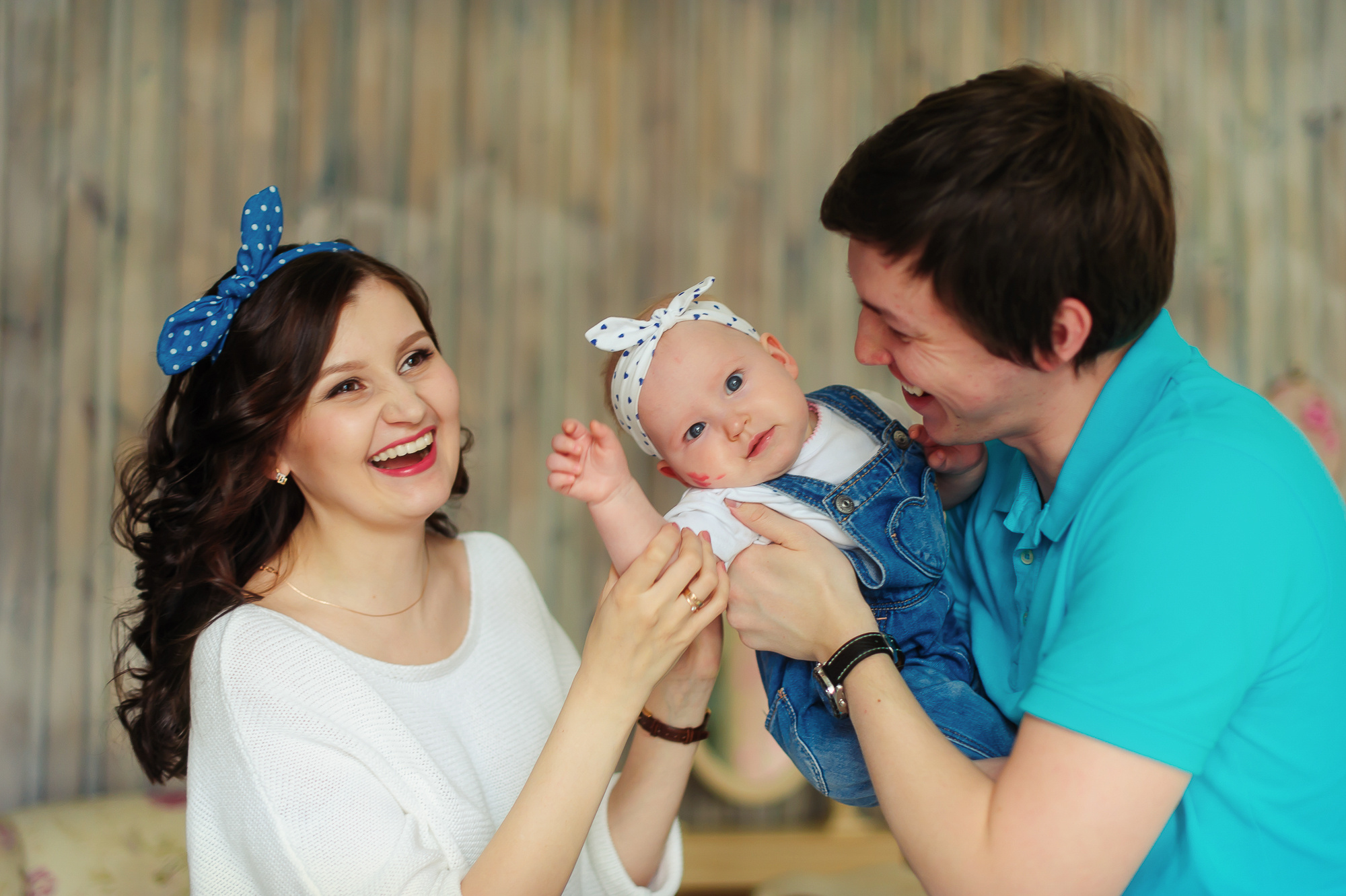 Галина, Алексей и крошка-дочка. Свадебный и семейный фотограф в Новосибирске Александр Счастный