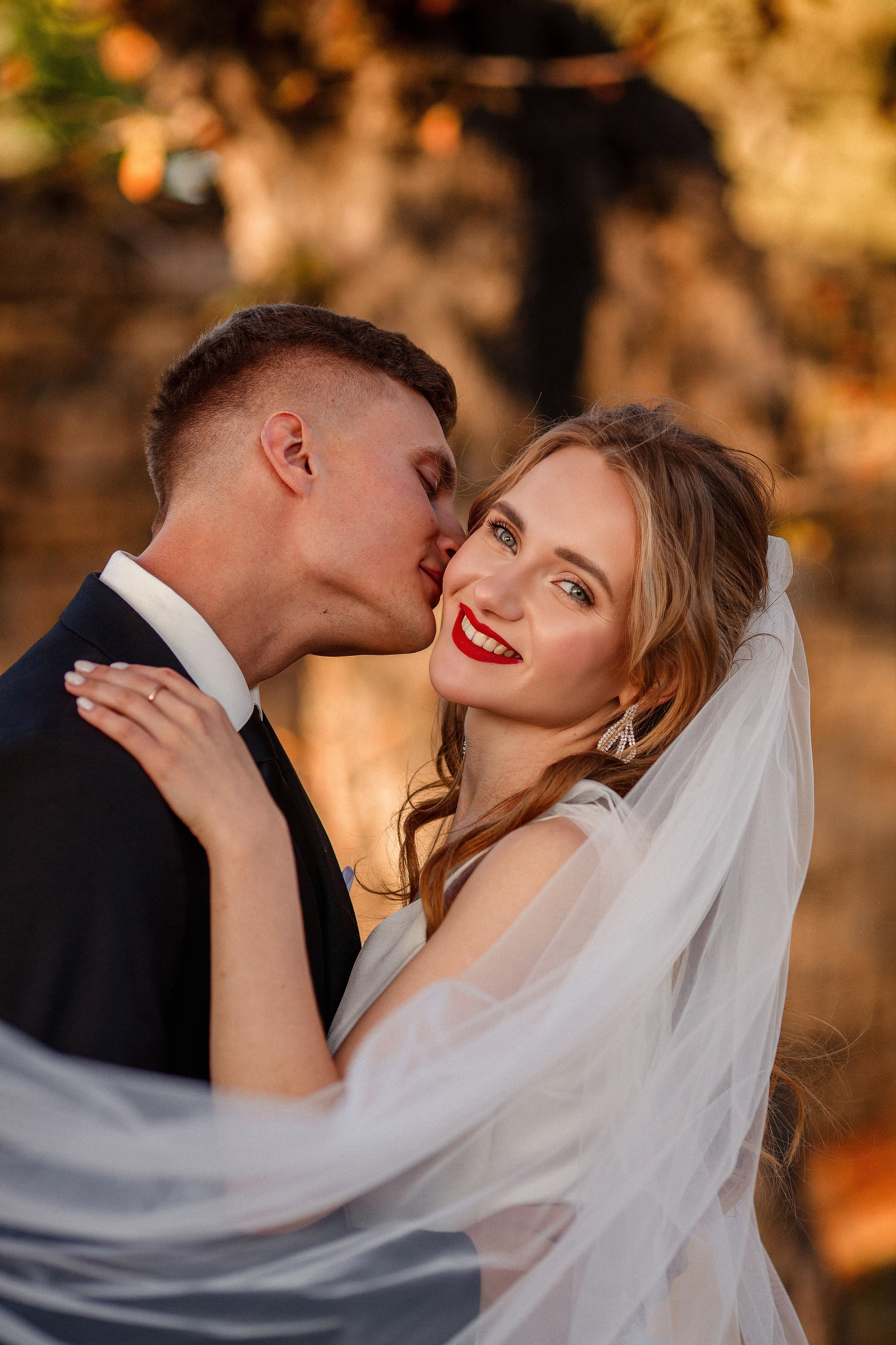 Фотосессия молодоженов у ЗАГСа Ставрополя. Фотограф Ставрополь Пятигорск Елизавета Дарина