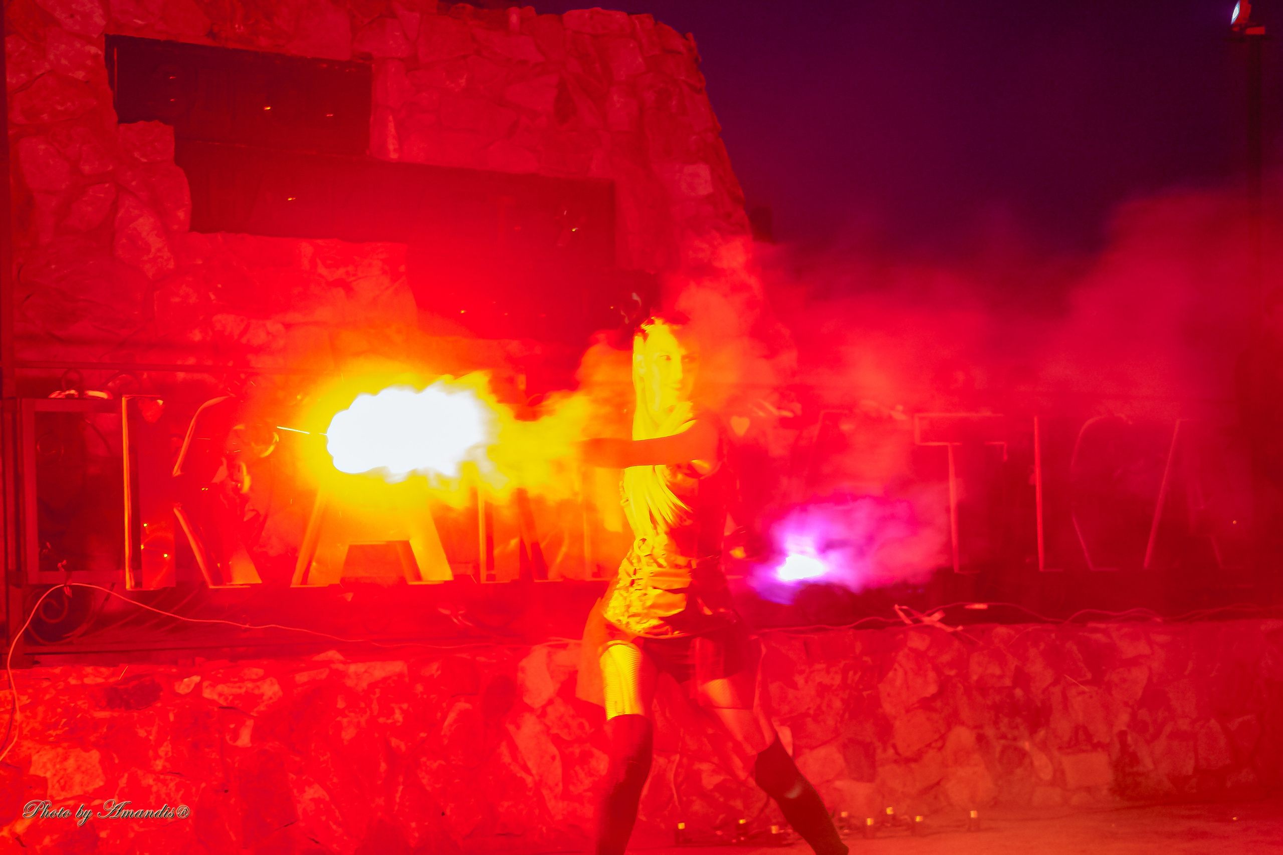 Огненное шоу у памятника «Здесь начинается Россия». Камчатка. Май 2017. Репортажная съемка в Москве и области. Анималистика