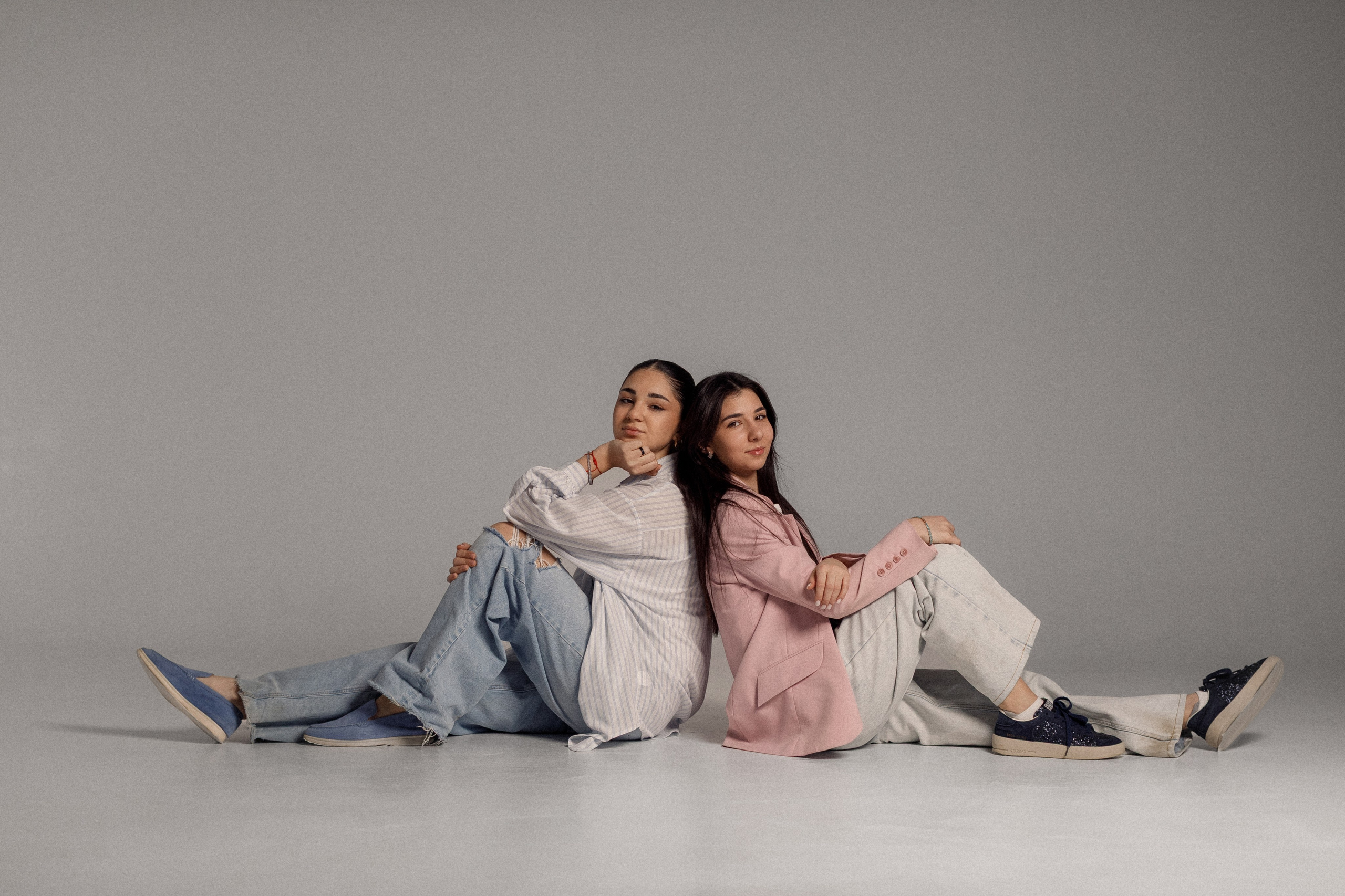 Фотосессия сестёр в студии. Фотограф во Владикавказе Юрий Геворгизов