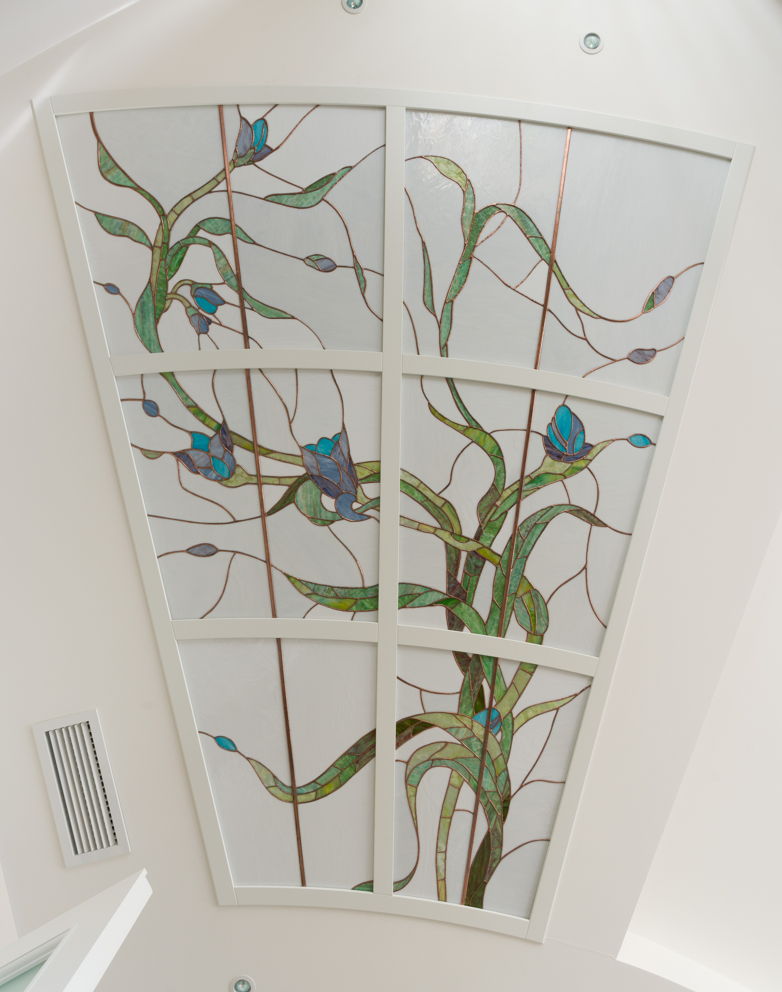 Витражные потолочные плафоны частного дома. Витраж и мозаика на заказ в Санкт-Петербурге