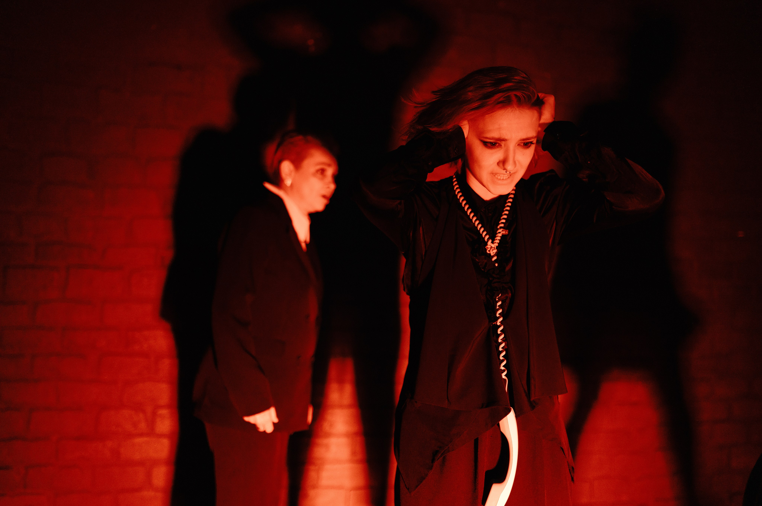 Спектакль «ЧЕЛОВЕЧКИ». Арт-пространство «Свои». Профессиональная фотосессия в Краснодаре | Фотограф Денис Труфанов