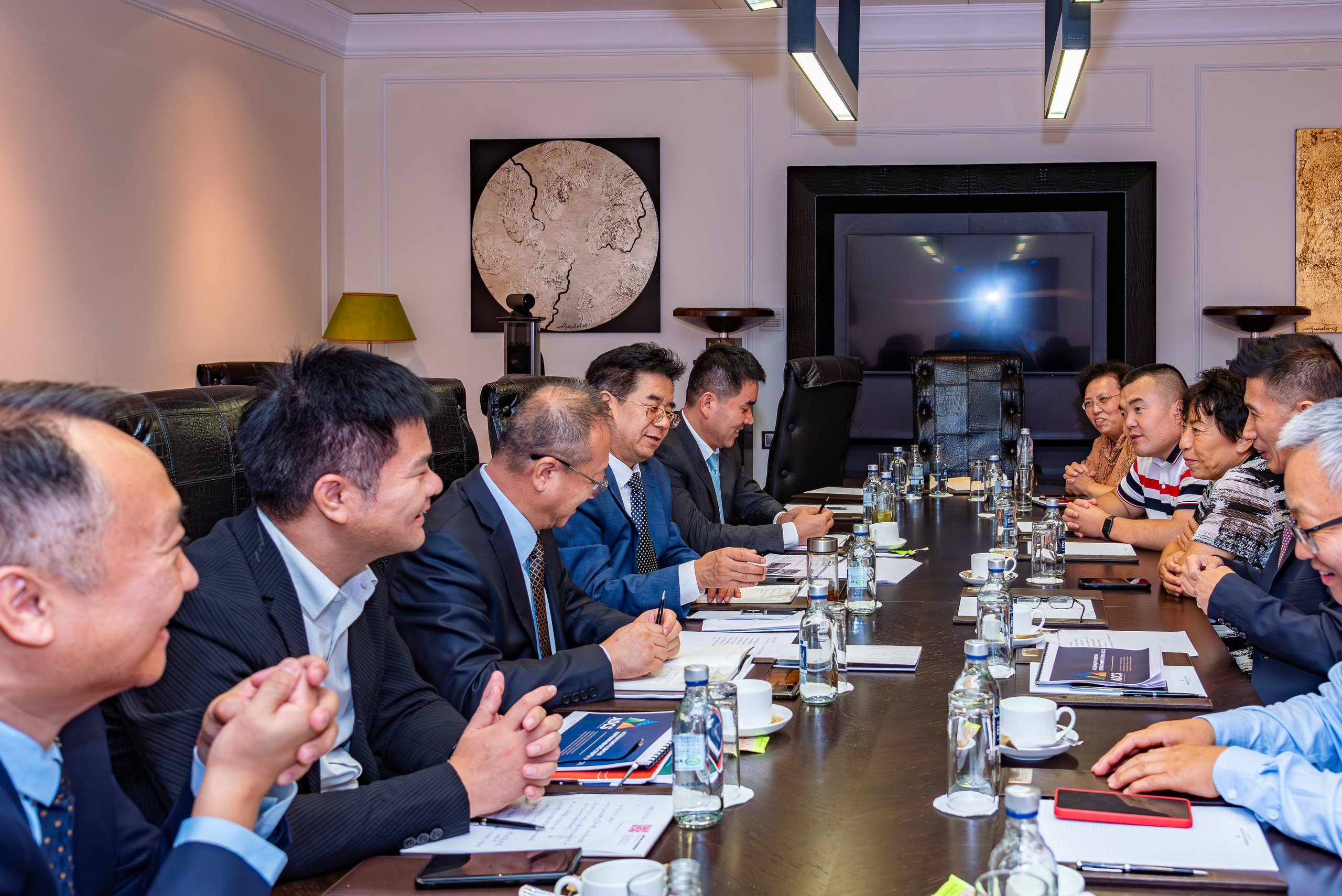 Профессиональная репортажная фотосъемка бизнес мероприятий,  в Москве, живые фото без фильтров. Используется полностью бесшумная полнокадровая фотокамера. 