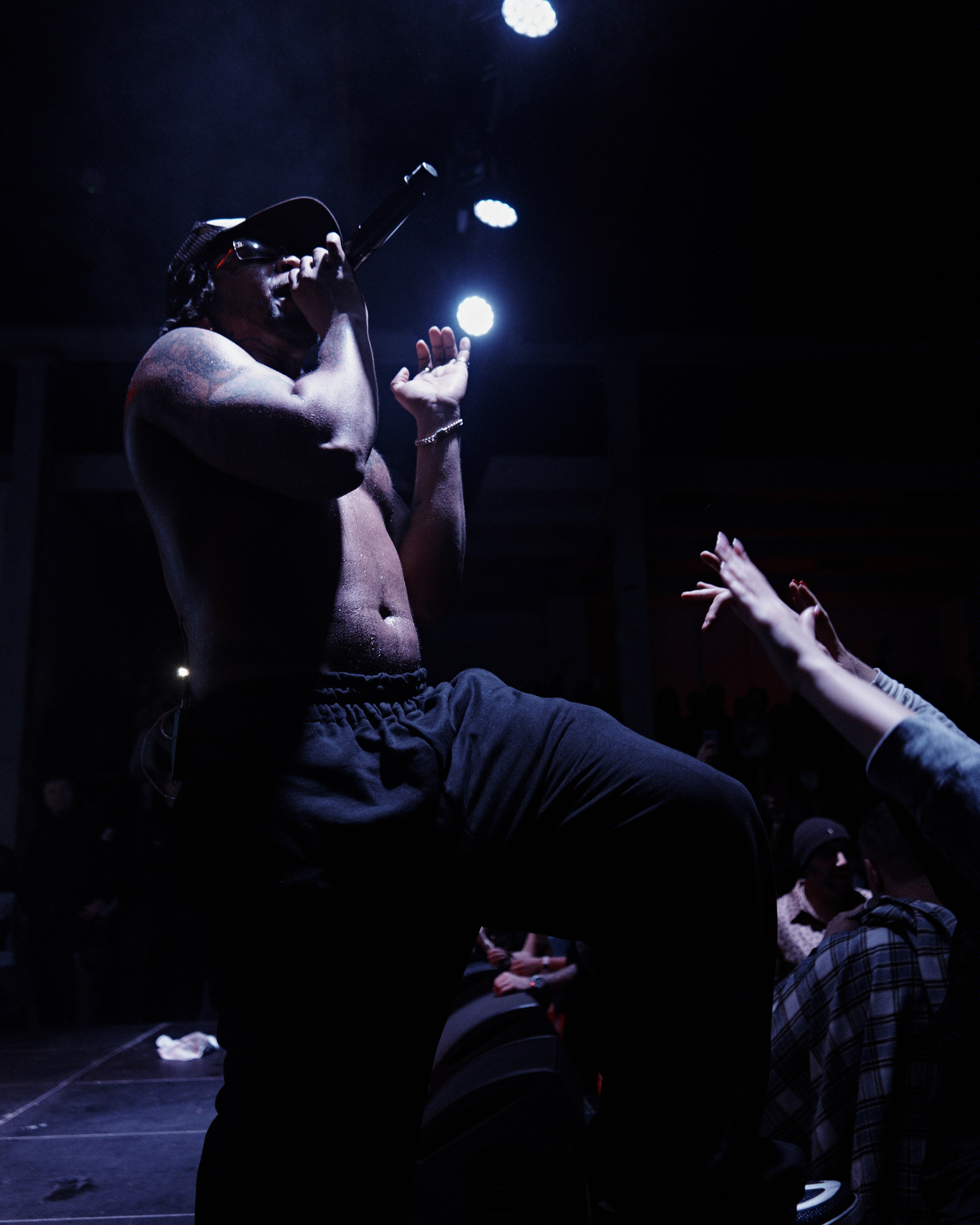 Azizi Gibson. NOIZOMAX Художественный фотограф в Дубай