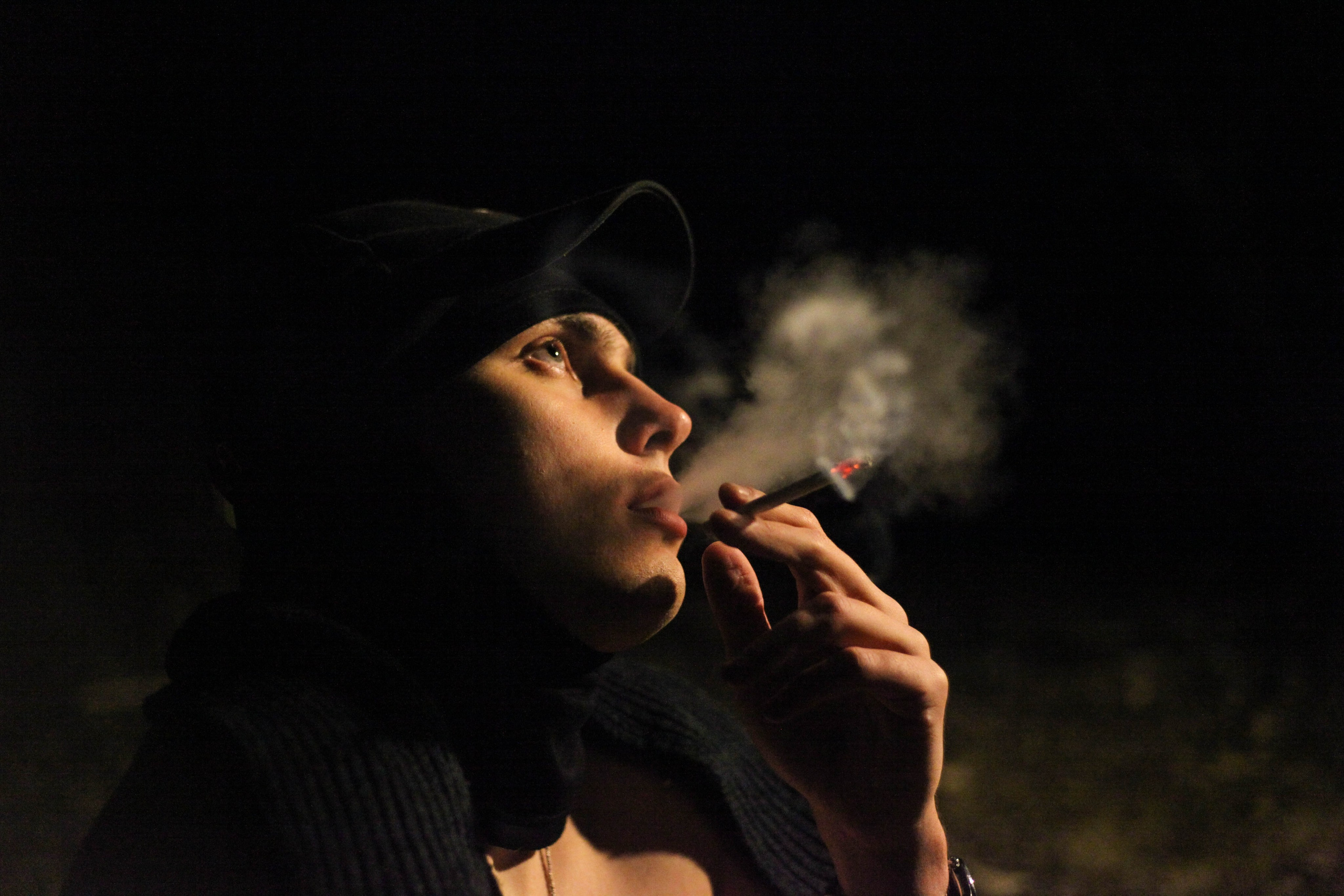 «Затянутая тишина: воспоминания прошлой жизни». Уличный фотограф Города N