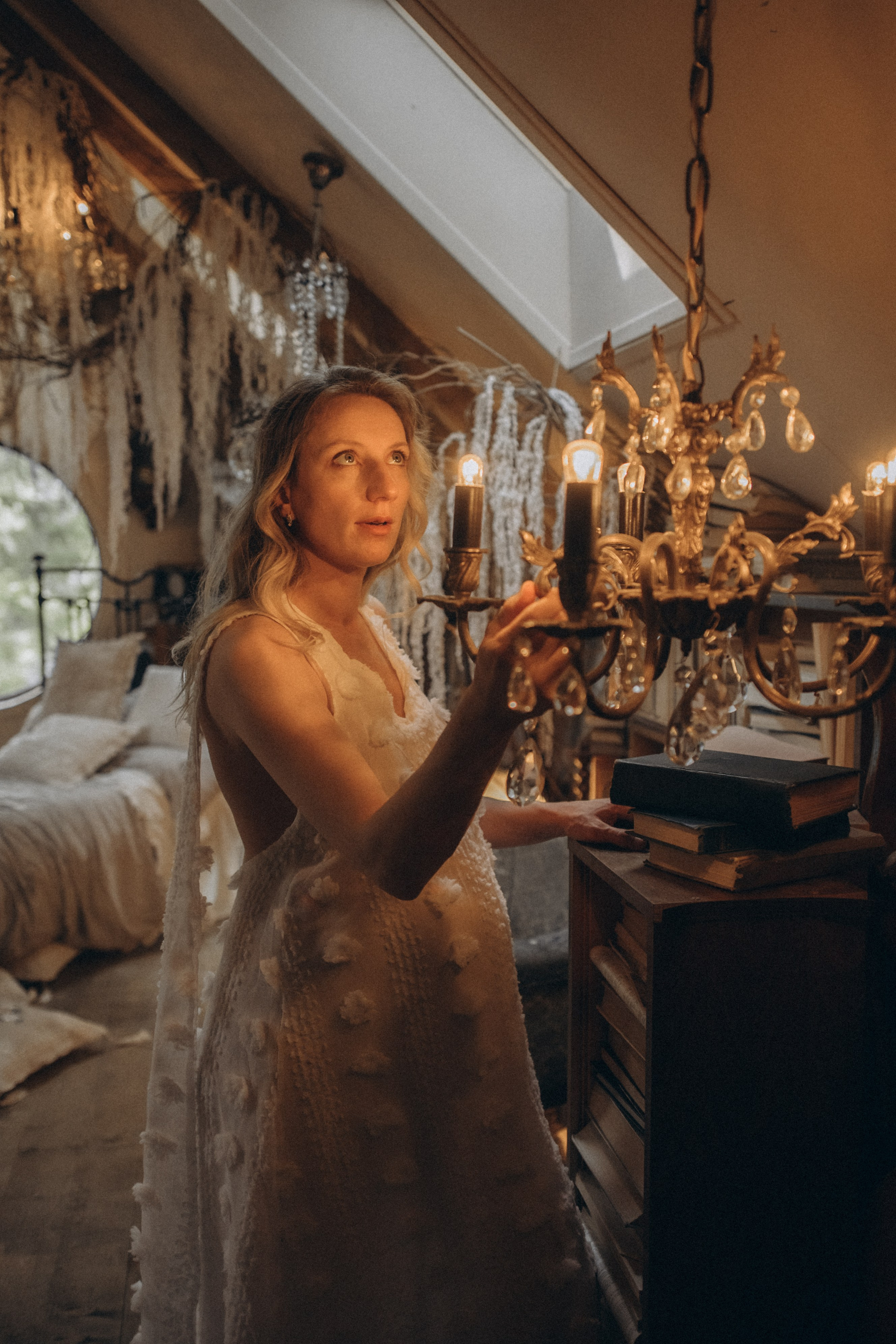 На заброшенном чердаке. Гаврилова Настя семейный фотограф lifestyle в Москве