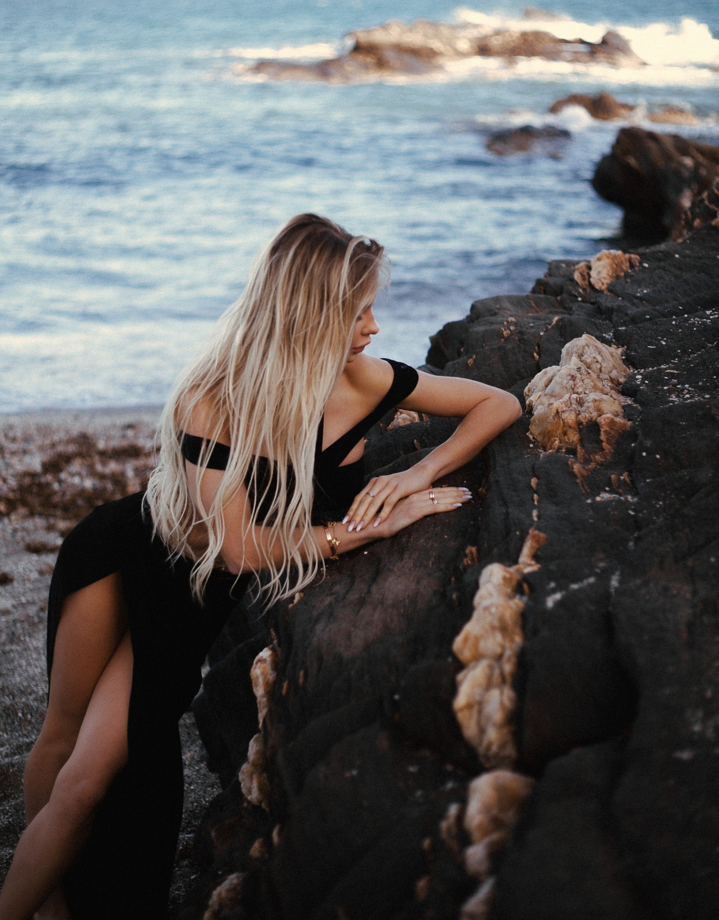 Alena & Black stones. ANNA KUDRINA PHOTOGRAPHY Russia