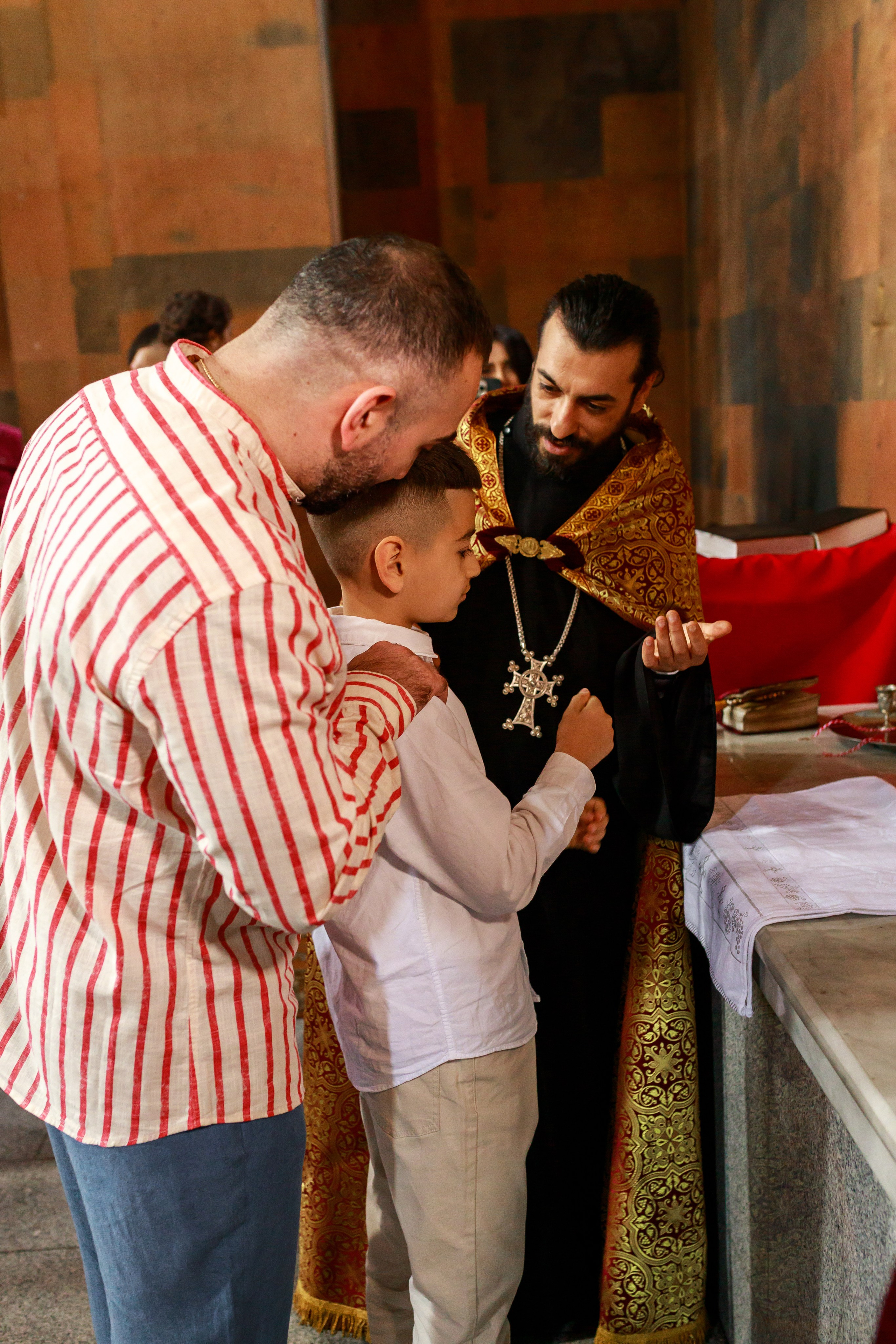 Таинство Крещения в Армянской церкви. Фотограф Тверь. Свадебные, семейные, индивидуальные фотосессии