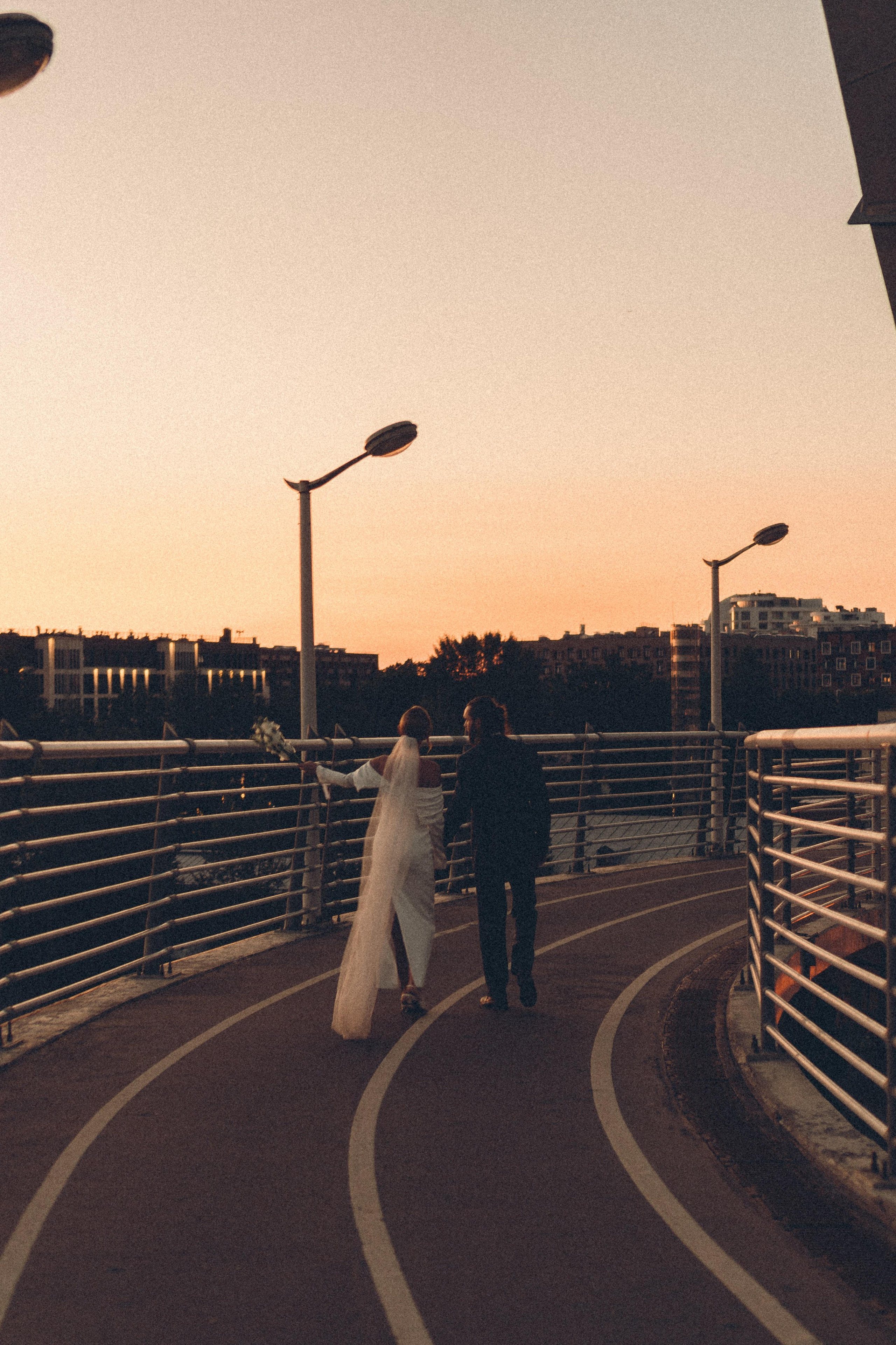 СВАДЕБНАЯ СЬЕМКА ВОЗЛЕ МСОТА БЕТАНКУРА НА КАБРИОЛЕТЕ. Профессиональный фотограф, Санкт-Петербург — Виктория Богомолова