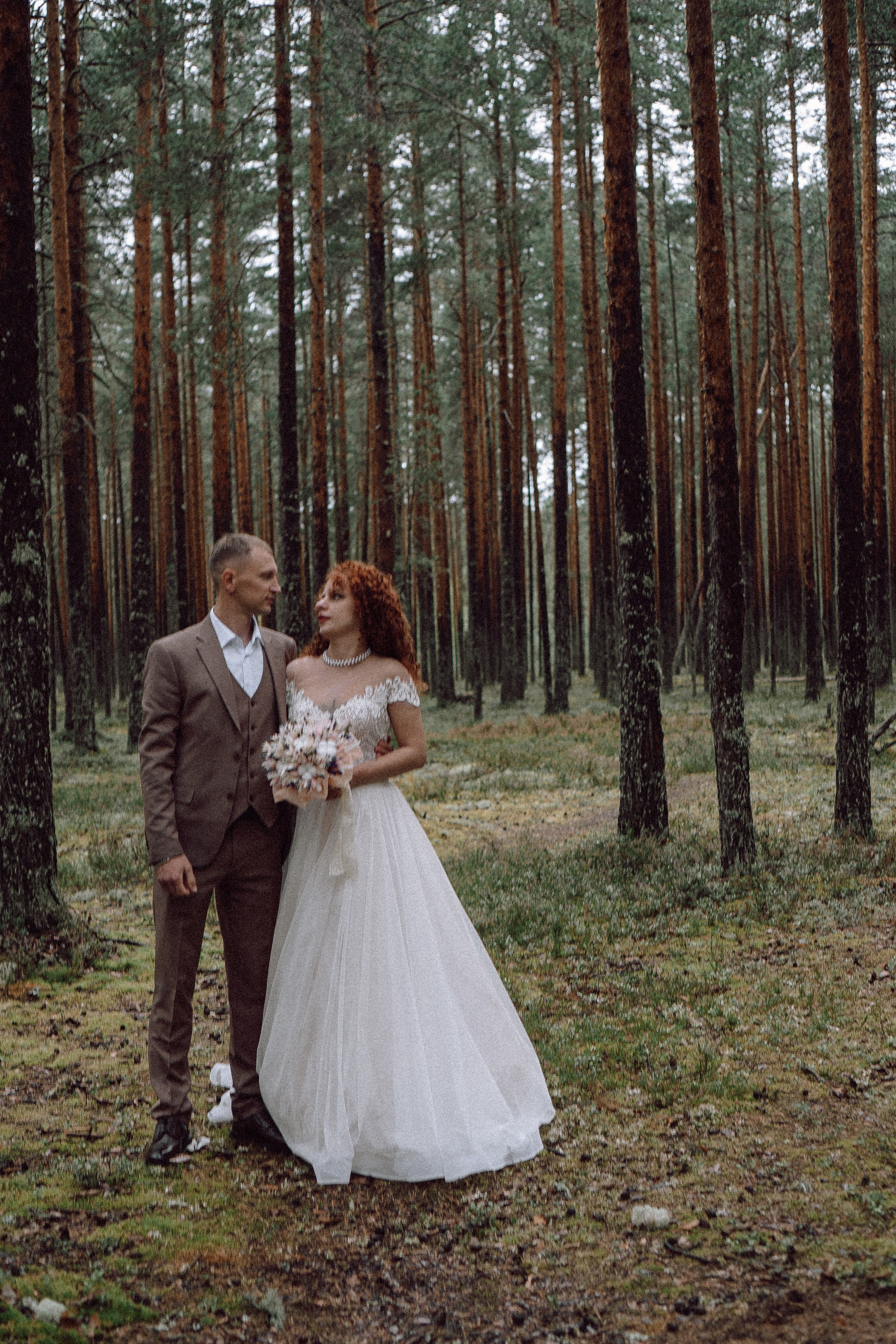 СВАДЕБНАЯ ФОТОСЕССИИЯ ПАРЫ В ГОРОДЕ ПРИОЗЕРСК В СОСНОВОМ ЛЕСУ И С ПИКАПОМ. Профессиональный фотограф, Санкт-Петербург — Виктория Богомолова