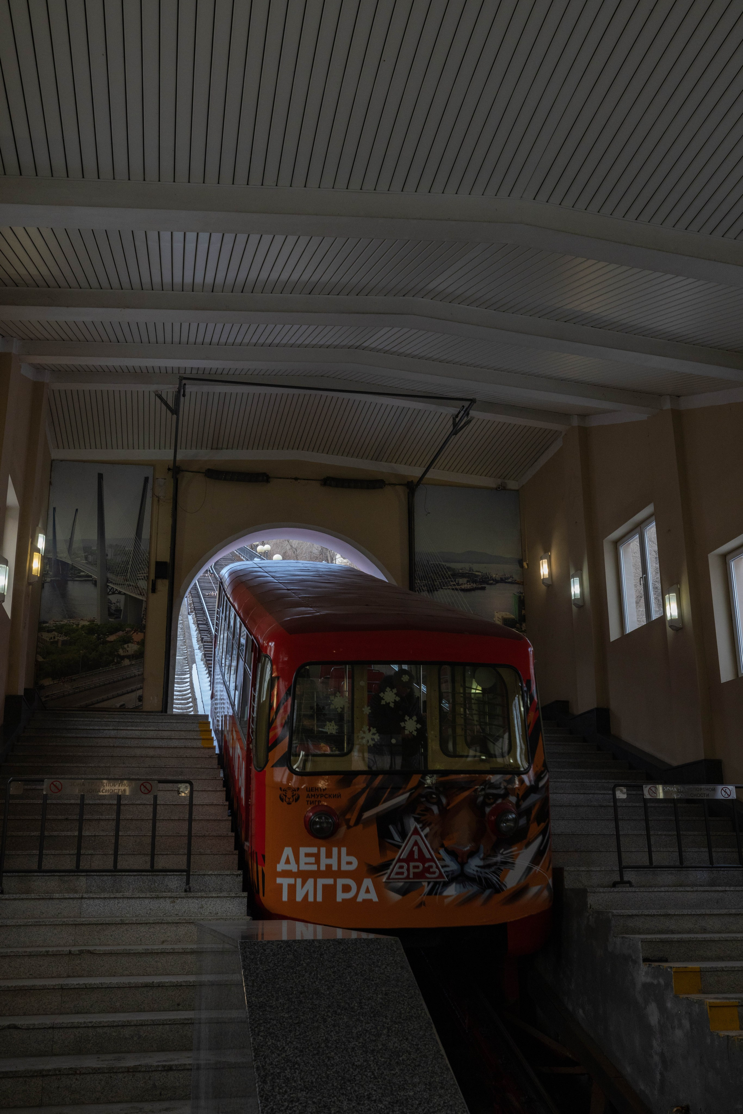 Фуникулер. Турист оптимист