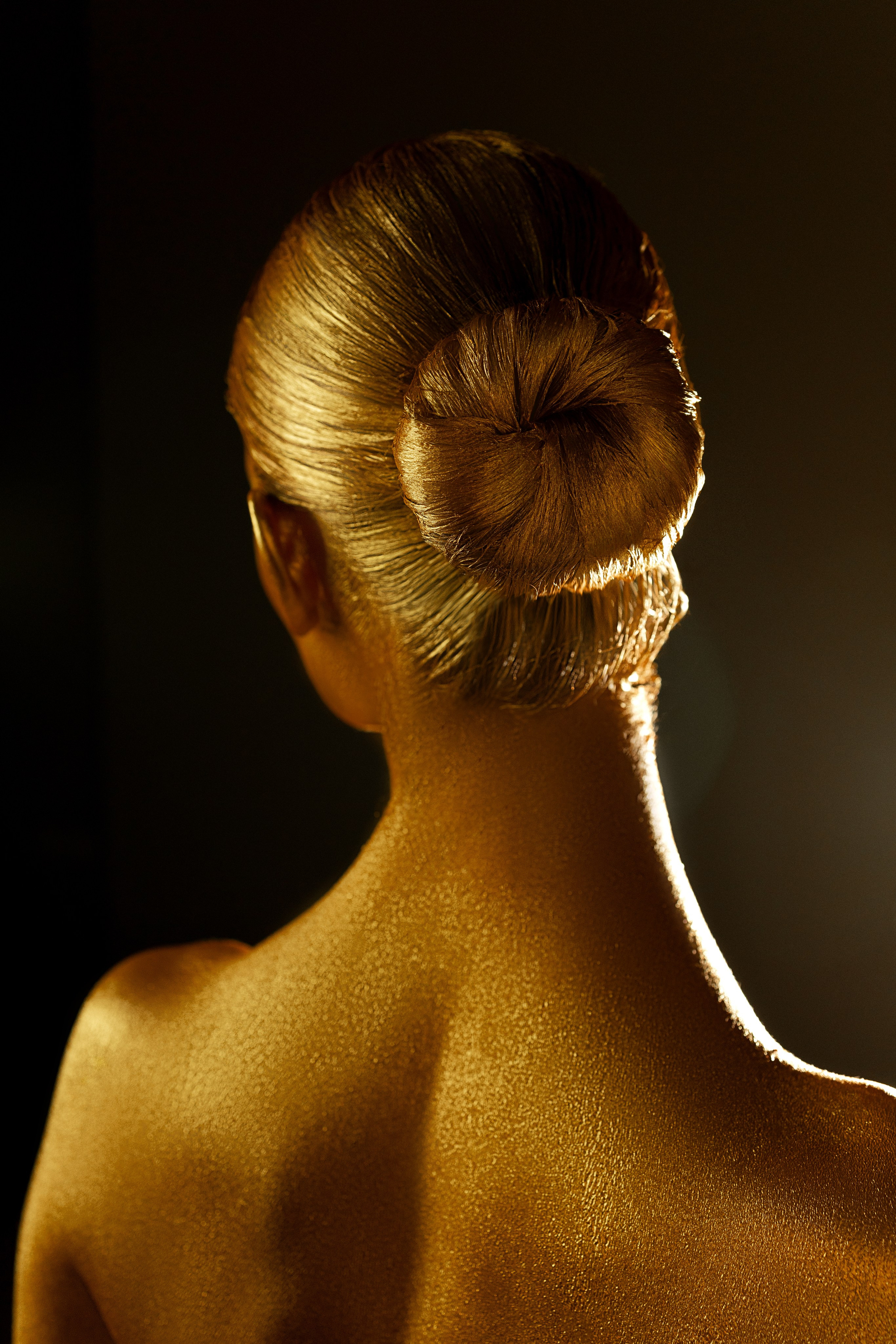 Лиза: золотая статуя. Фотограф Белов Тимофей | Красноярск