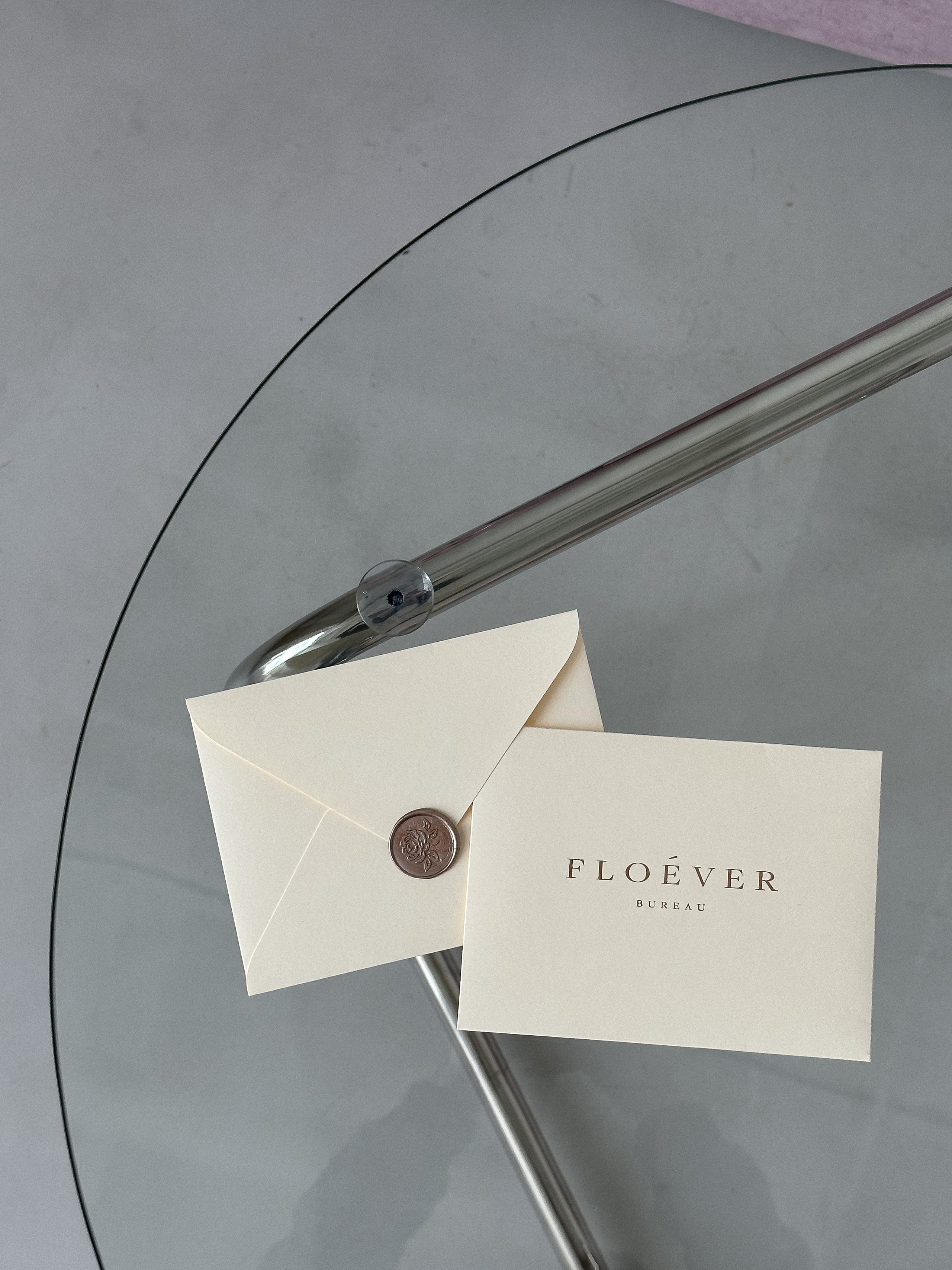 FLOÉVER. CHRISTINA GRIG // photographer, content creator