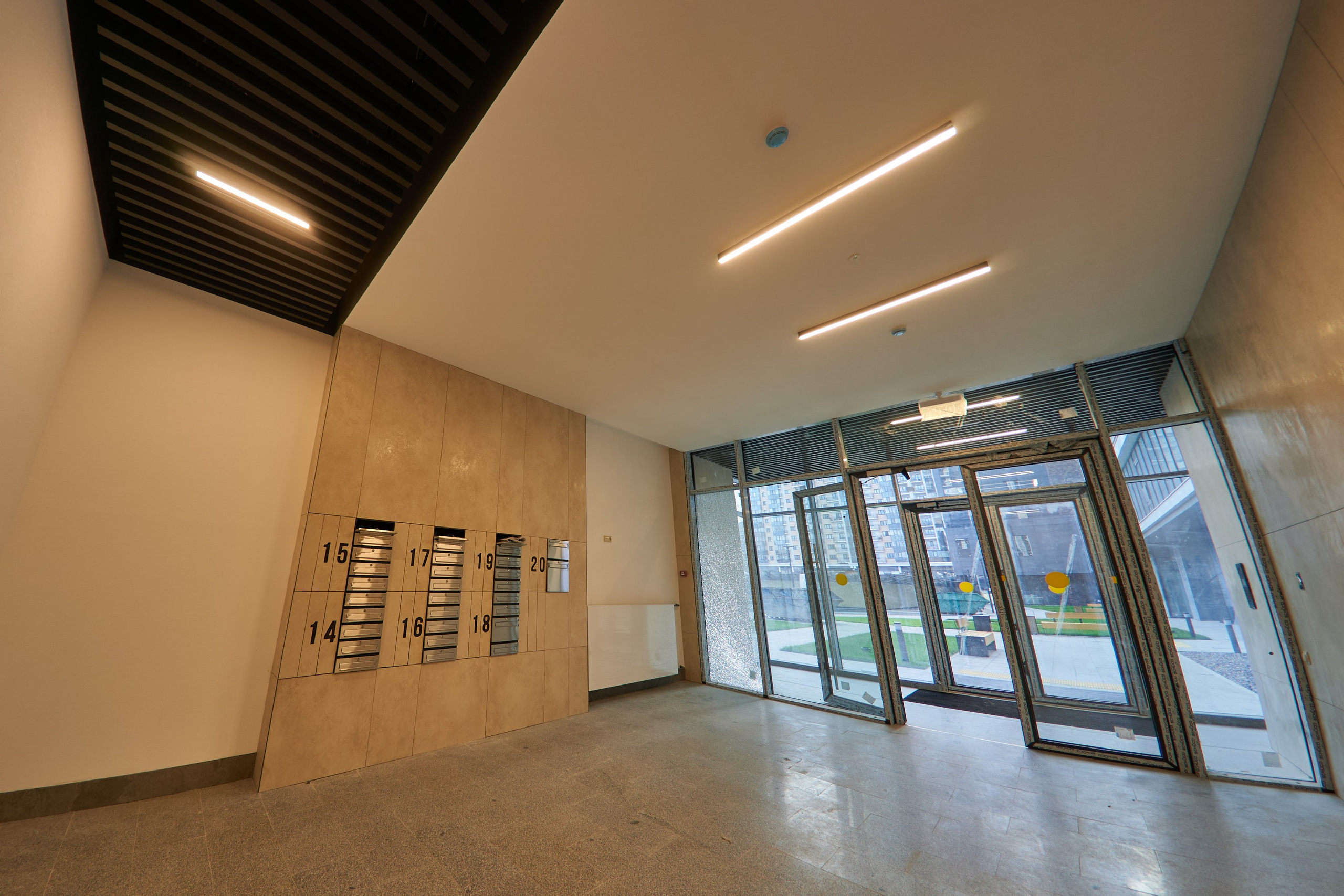 Жилой комплекс Гранд-Империалъ. Подъезд.